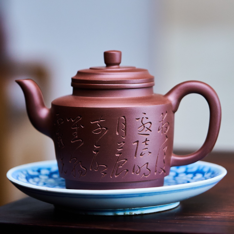 【高燈】--壺如其名，懸在高處的燈火照亮前方的路，取登的諧音，亦有登高望遠，步步高升之意