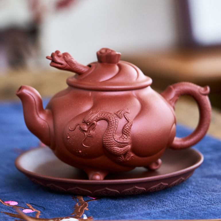 【魚化龍】--使傳統的紫砂壺變成了有生命力的雕塑藝術品，充滿了樸拙、大氣、端莊、靈秀、和諧、情趣之美