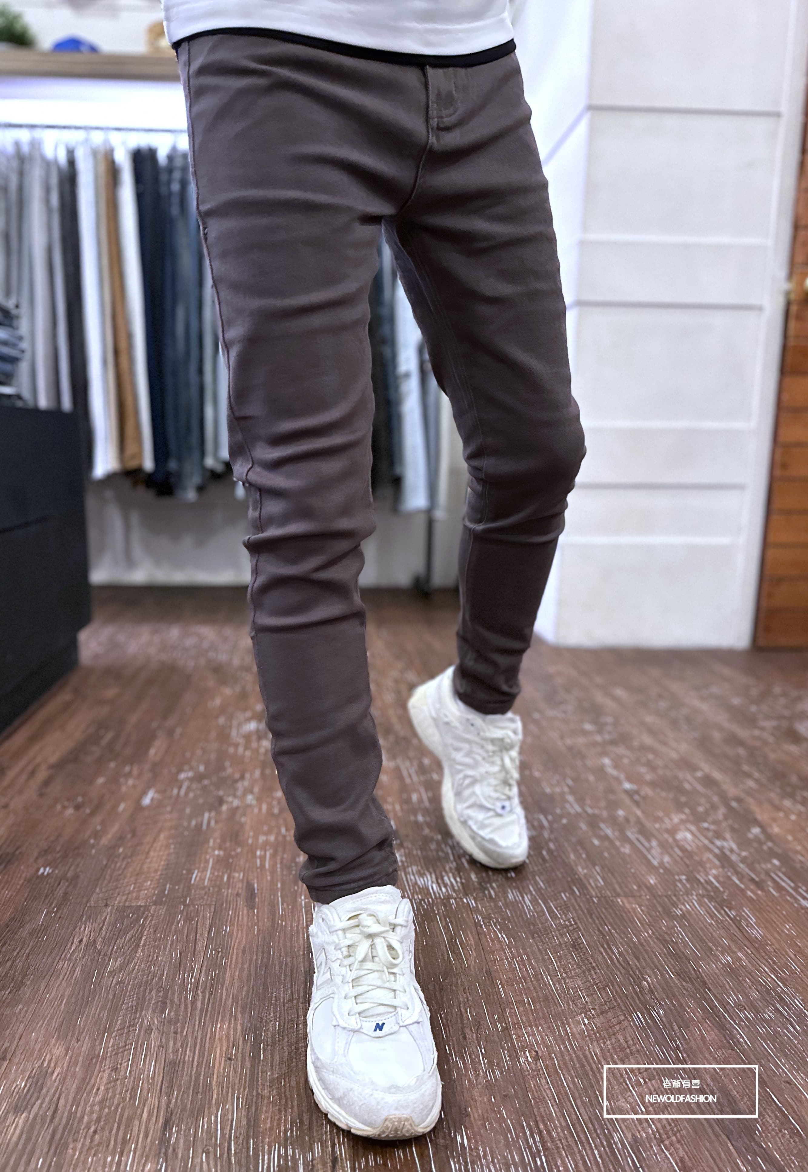 『新品上市』重磅純色全素小直筒牛仔褲(NOF23038601)-灰咖