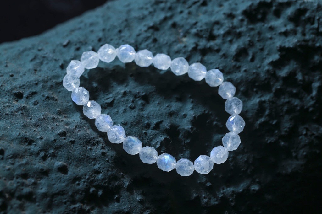 Fungsstudio - SriLanka Moonstone Bracelet