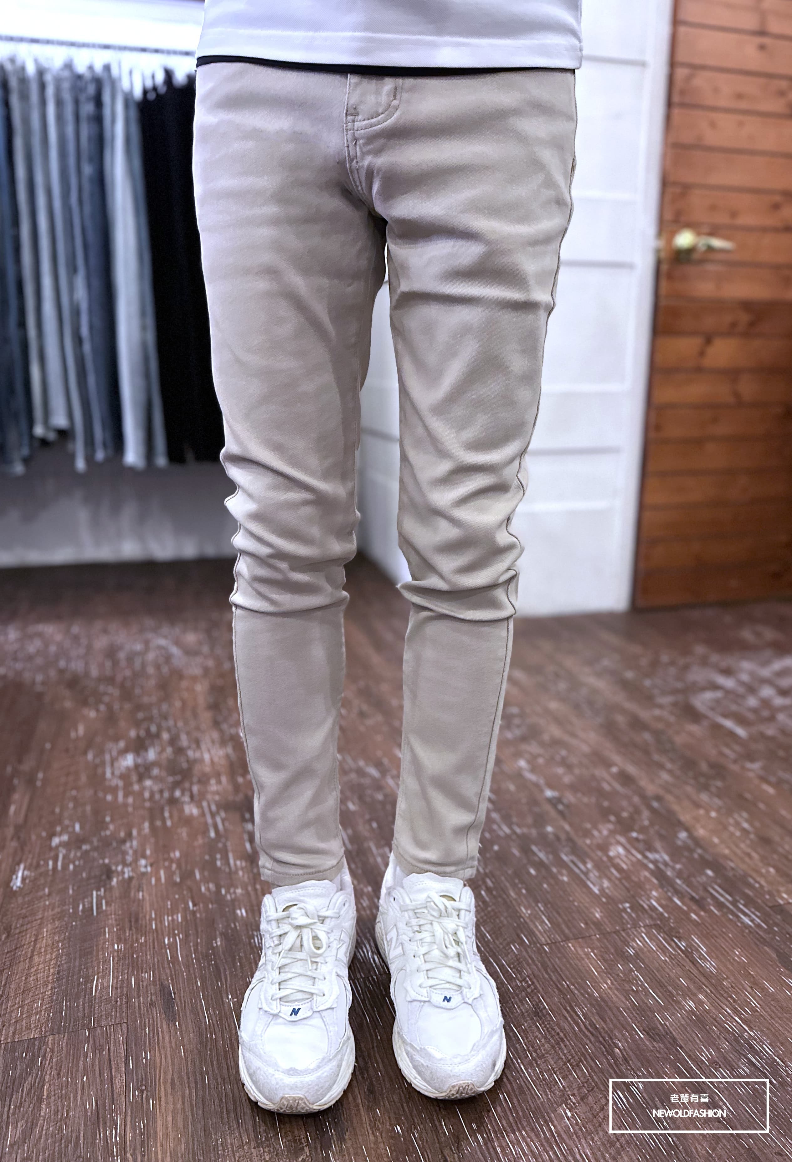 『新品上市』重磅純色全素小直筒牛仔褲(NOF23038601)-卡其