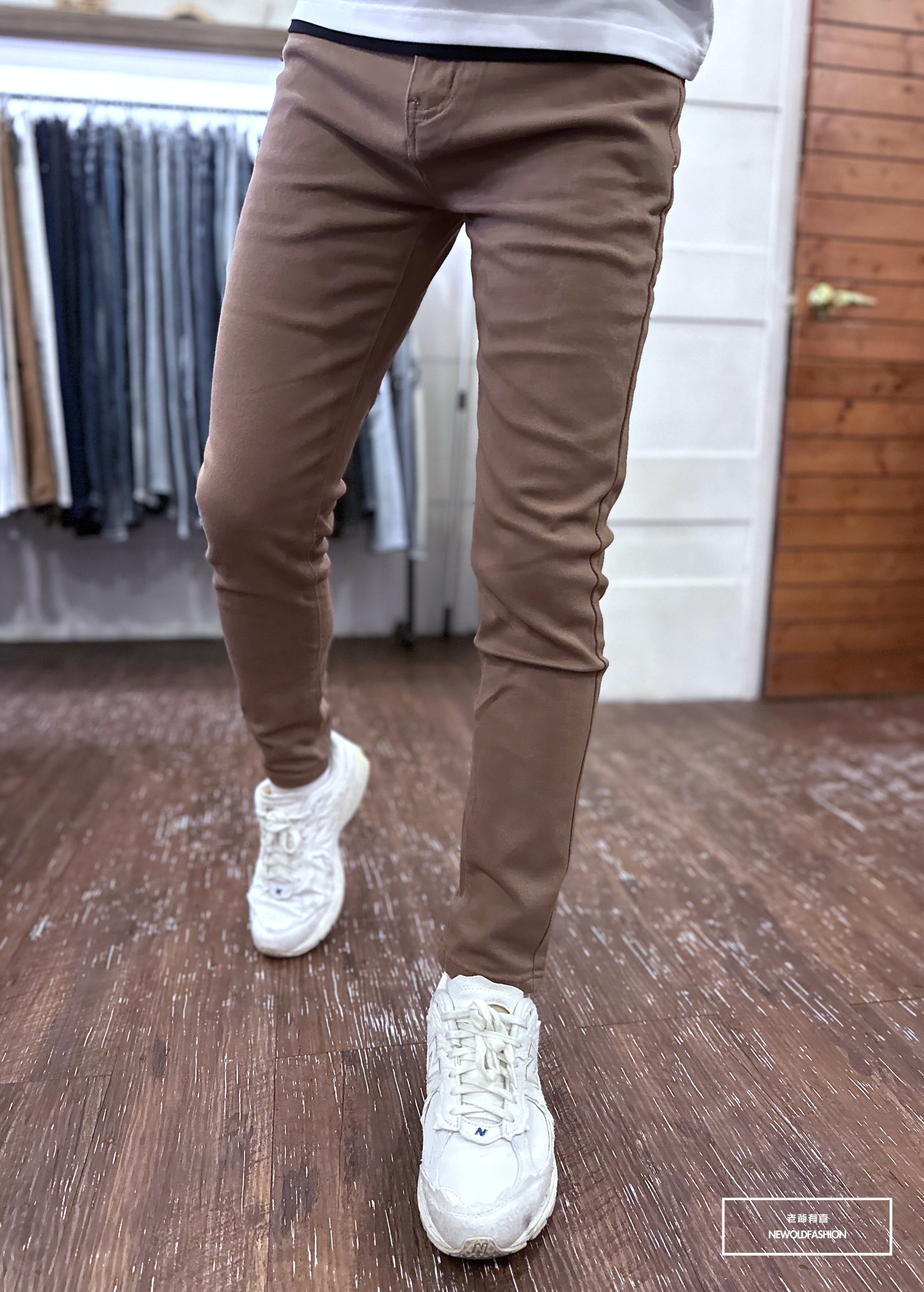 『新品上市』重磅純色全素小直筒牛仔褲(NOF23038601)-咖啡