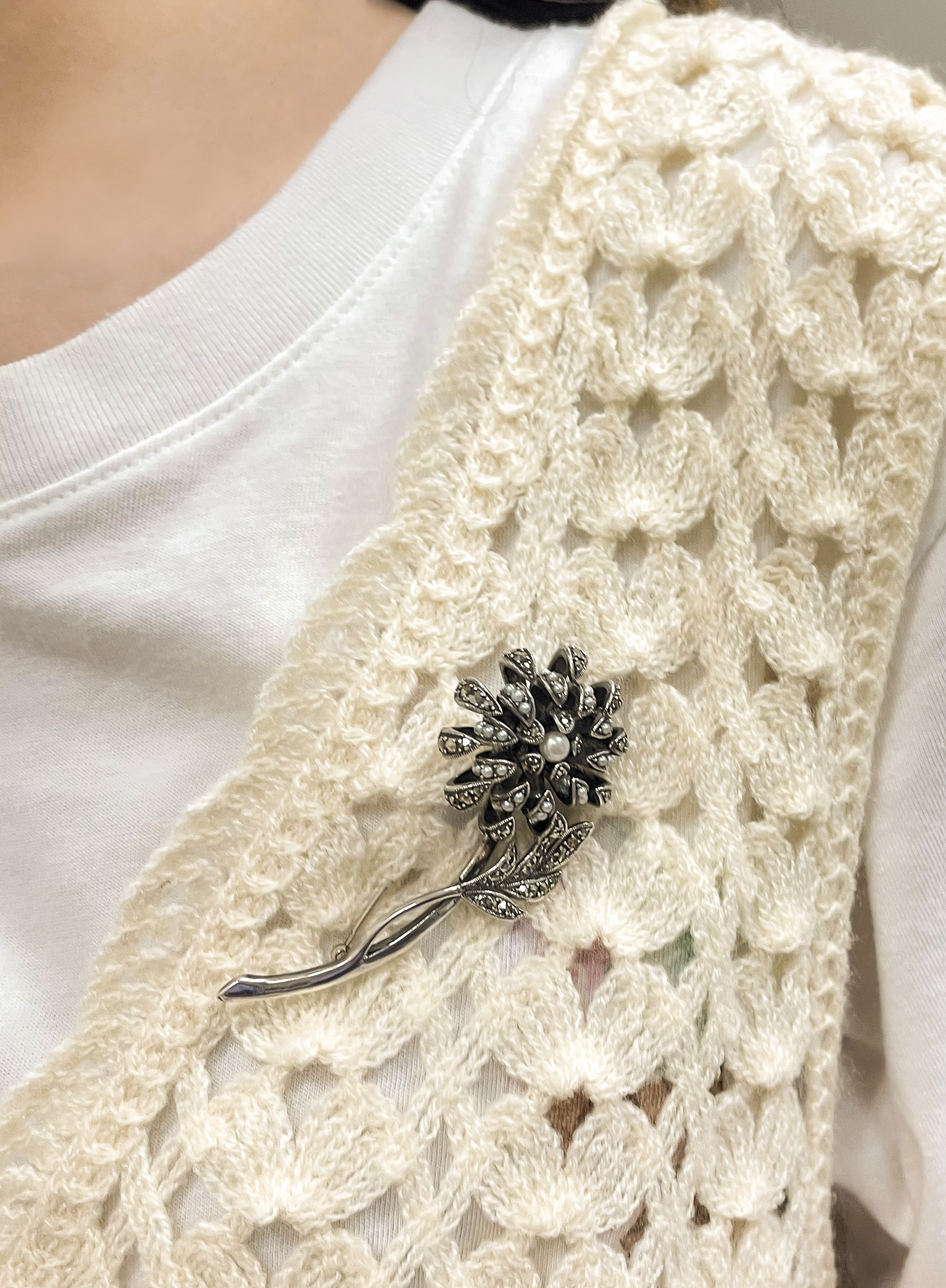 花朵綻放奢華胸針