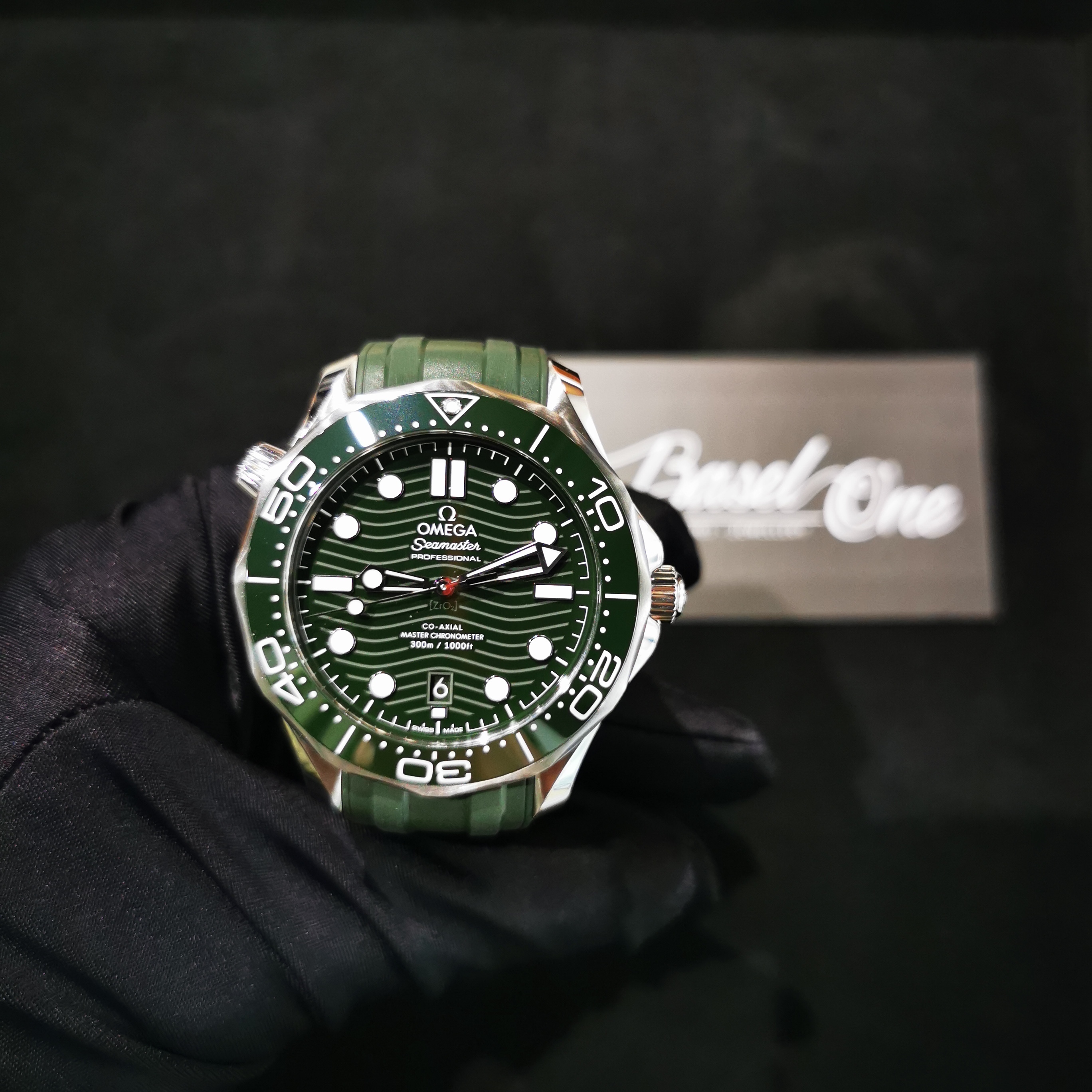 BRAND NEW OMEGA SEAMASTER 210.32.42.20.10.001 21032422010001 DIVER 300 GREEN DIAL GREEN RUBBER STRAP CO‑AXIAL MASTER CHRONOMETER 42MM