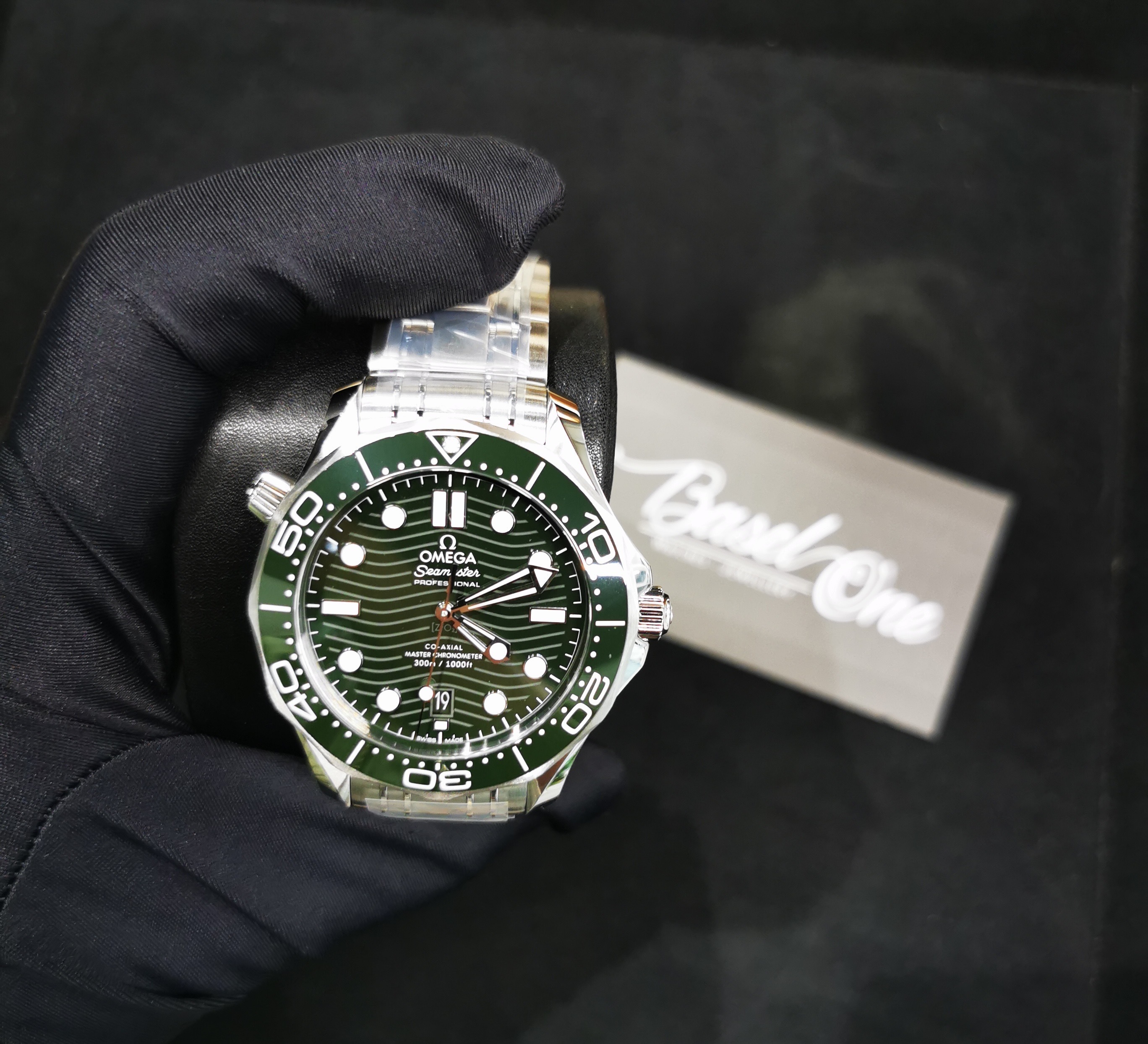 BRAND NEW OMEGA SEAMASTER DIVER 300 M 210.30.42.20.10.001 21030422010001 GREEN DIAL STEEL STRAP CO‑AXIAL MASTER CHRONOMETER 42MM