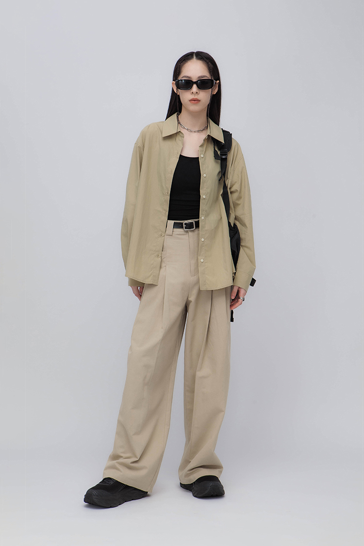 卡其色長袖襯衫