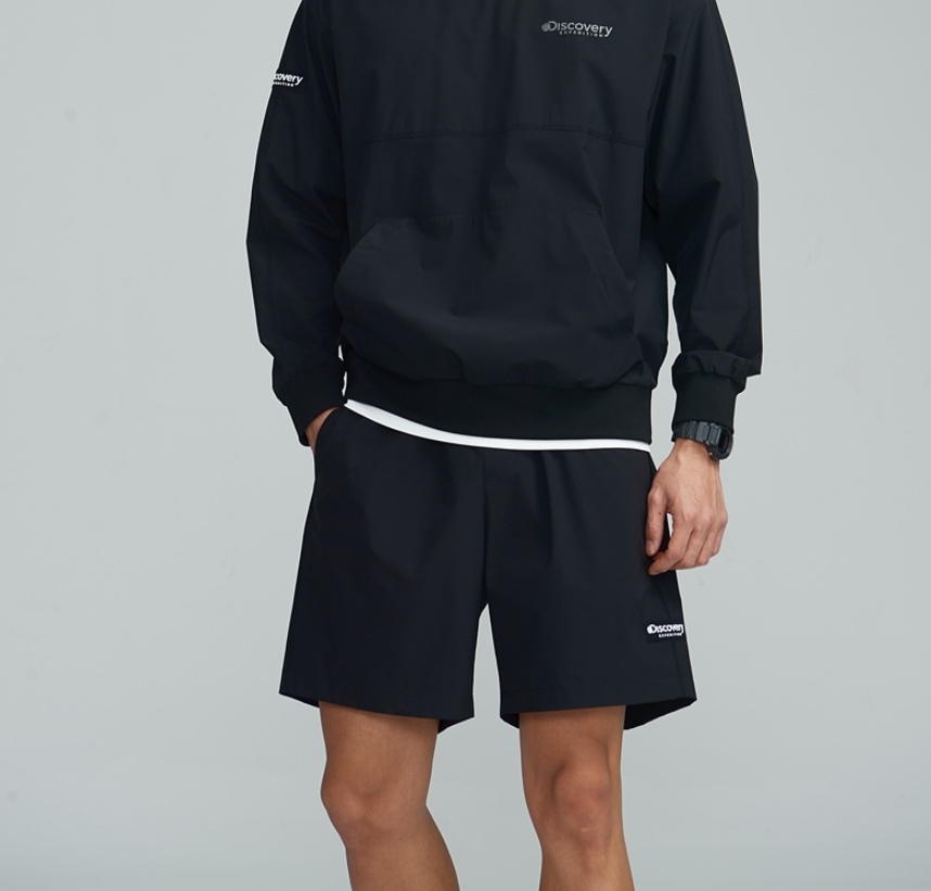 韓國代購 Discovery Expedition 梭織男生訓練短褲 休閒 黑/白 MAR-
