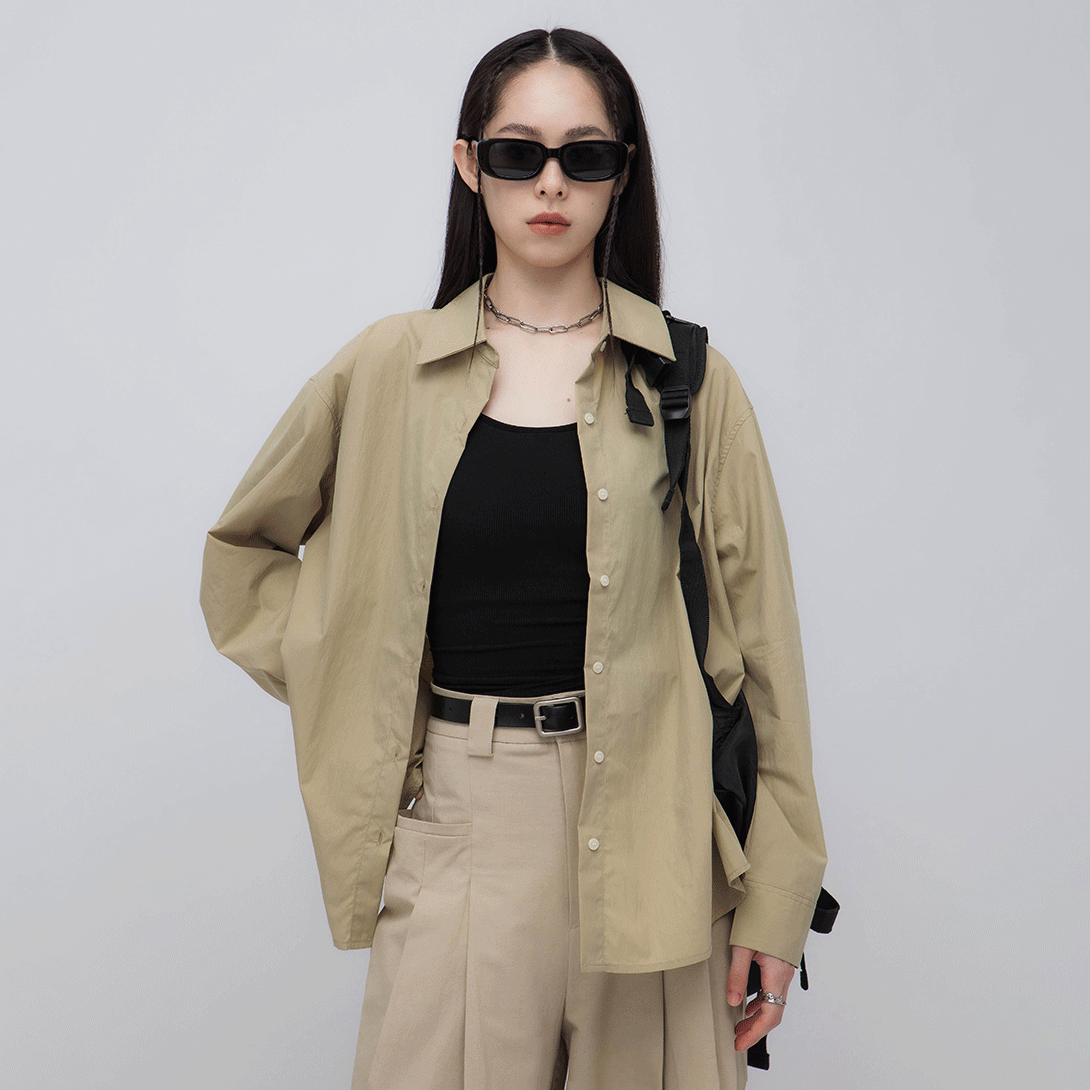 卡其色長袖襯衫