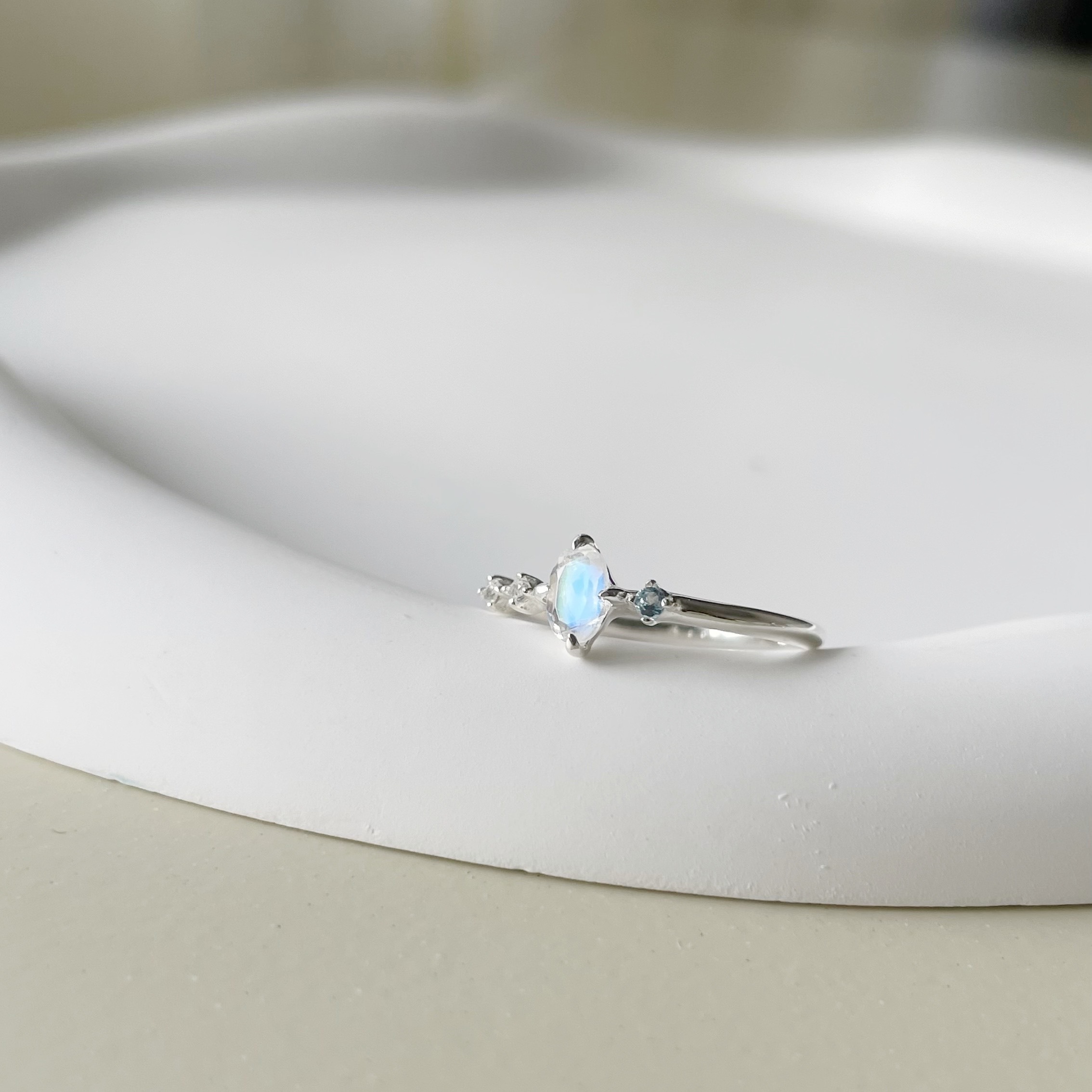 Meteor橢圓月光石戒指