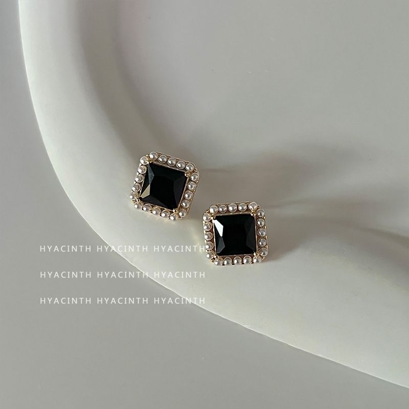 黑方塊綴珠耳環 黑色