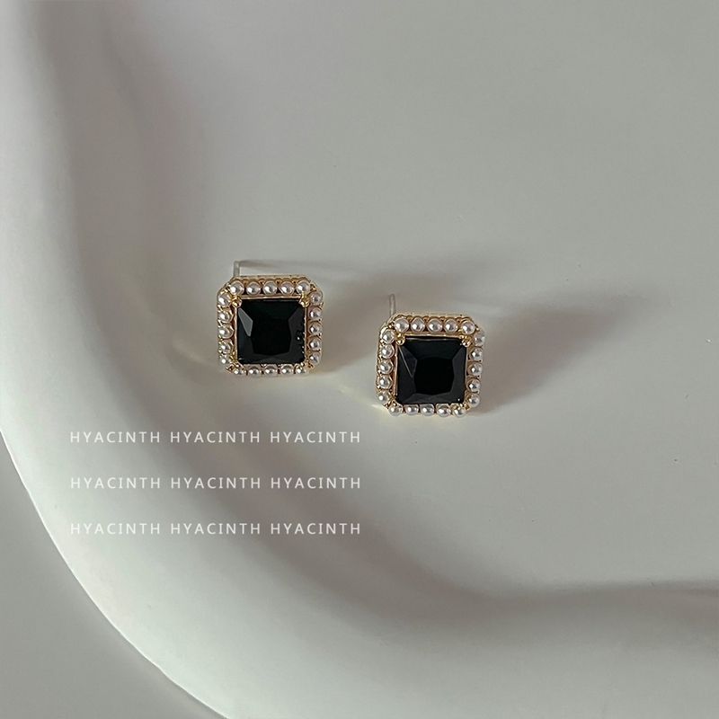 黑方塊綴珠耳環 黑色