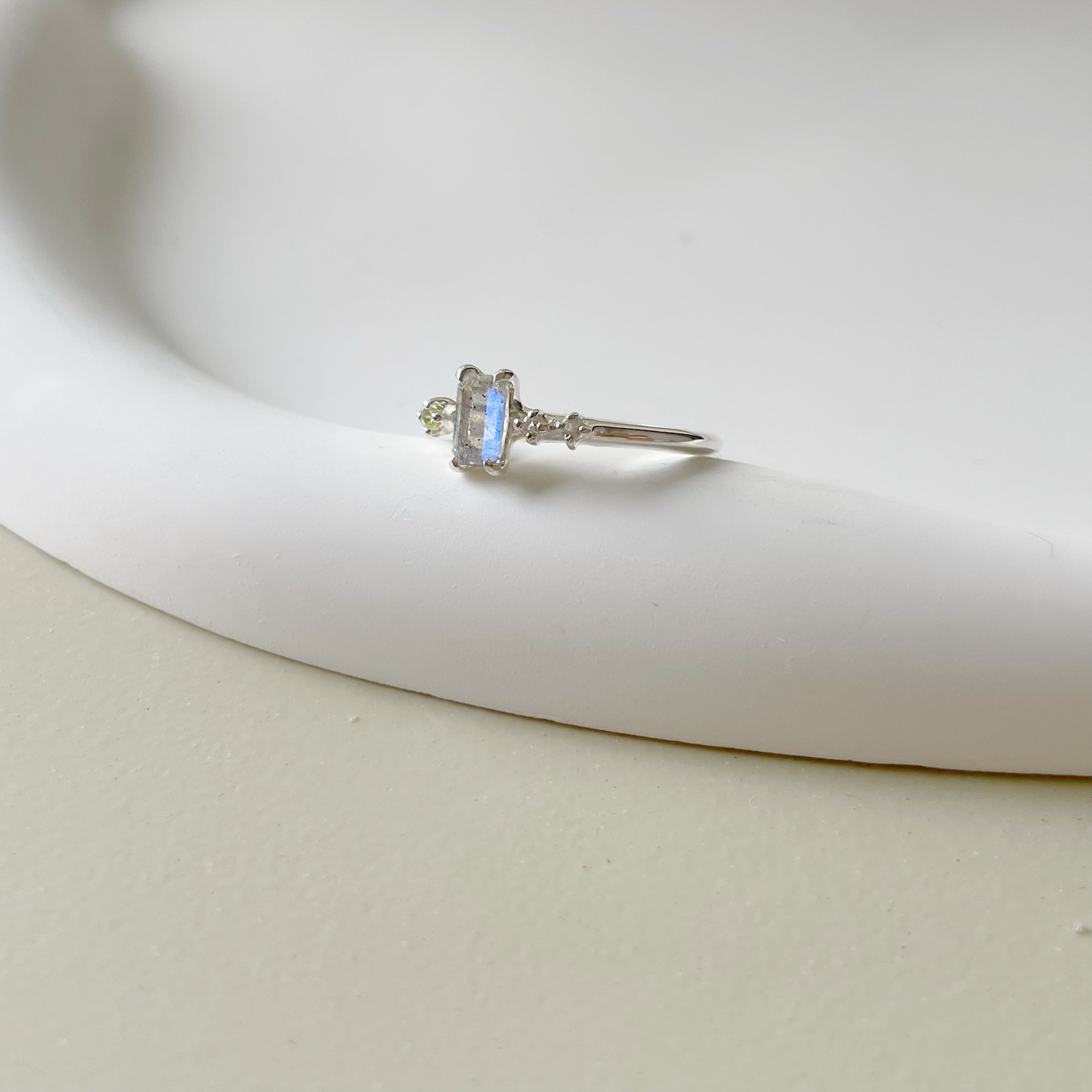 Meteor長方拉長石戒指