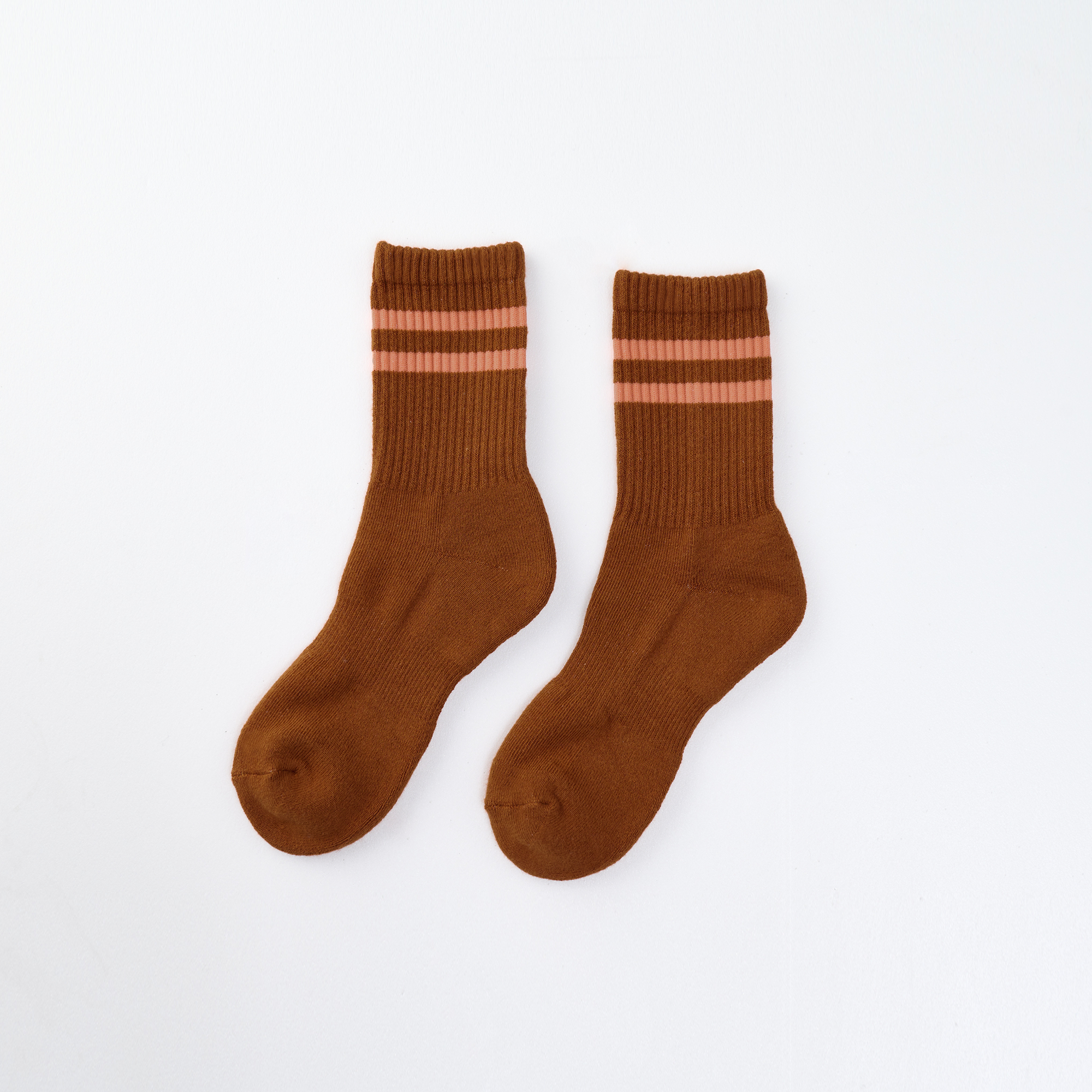 抗菌條紋運動中筒襪〈中咖〉