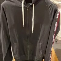 [S] MOSCHINO LOGO TAPE SLEEVE FULL ZIP HOODIE JACKET, BLACK, 1T1753-8106-0555 (SM452)