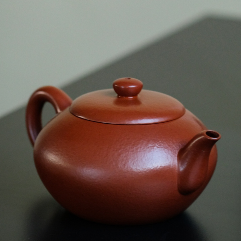 【影昔】-- 氣息飽滿，泥質細膩油潤，壺體的每個部分都獨立鮮明