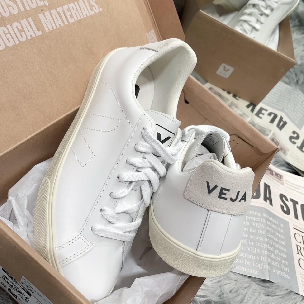 VEJA WOMEN'S ESPLAR LEATHER TRAINERS - EXTRA WHITE