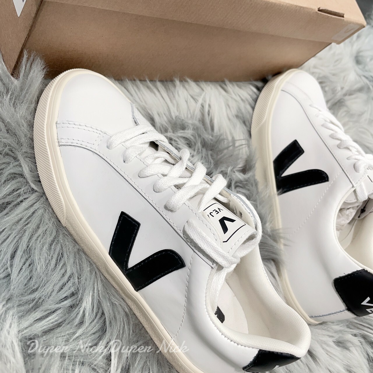 VEJA WOMEN'S ESPLAR LEATHER TRAINERS - EXTRA WHITE/BLACK