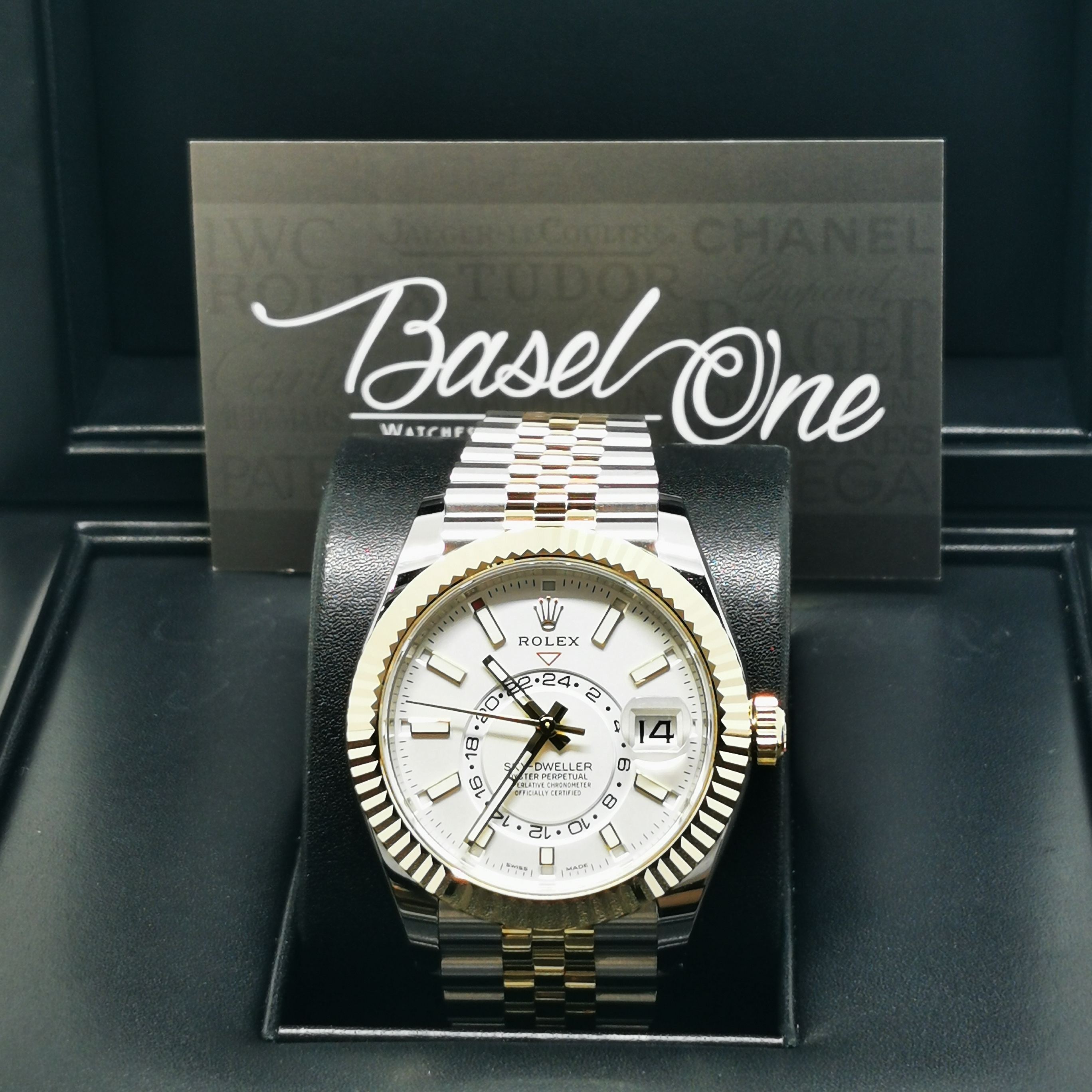 DISCONTINUED BRAND NEW ROLEX 326933 SKY DWELLER STAINLESS STEEL AND YELLOW GOLD GMT DATE WHITE DIAL JUBILEE 42mm