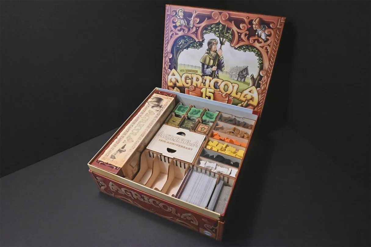 農家樂十五週年紀念版 Agricola 15 桌遊收納盒 【烏鴉盒子】