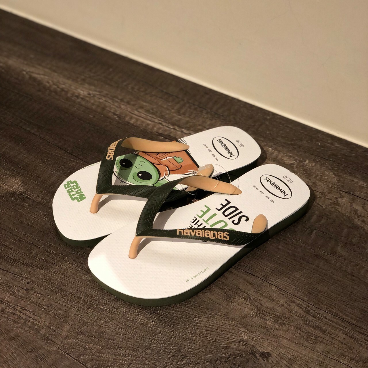 Havaianas 哈瓦仕 Stars Wars 白綠 拖鞋 夾腳拖 人字拖 星際大戰 男款 女款  4135185-0869