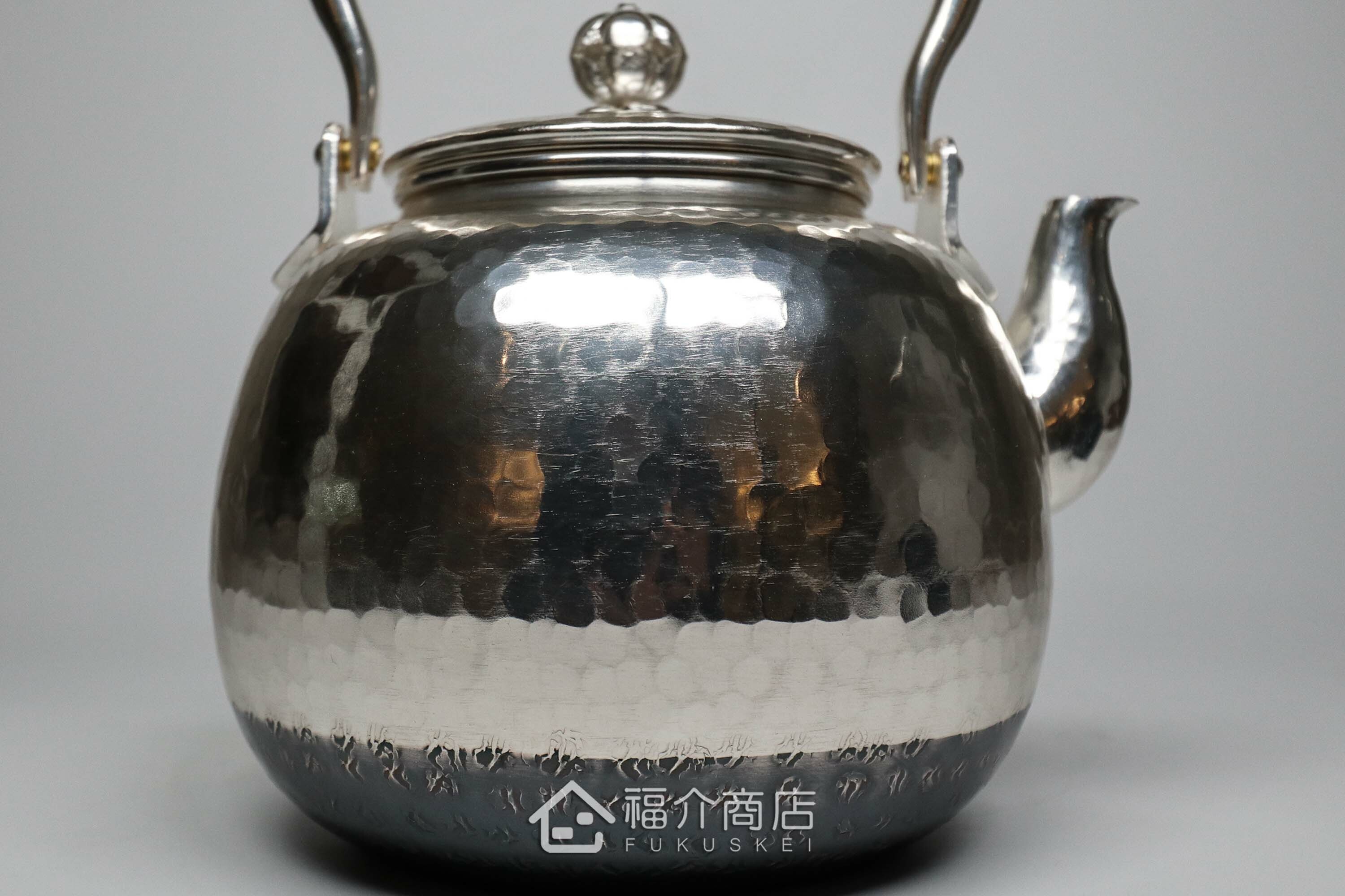 編織提樑造型的銅鍍銀壺