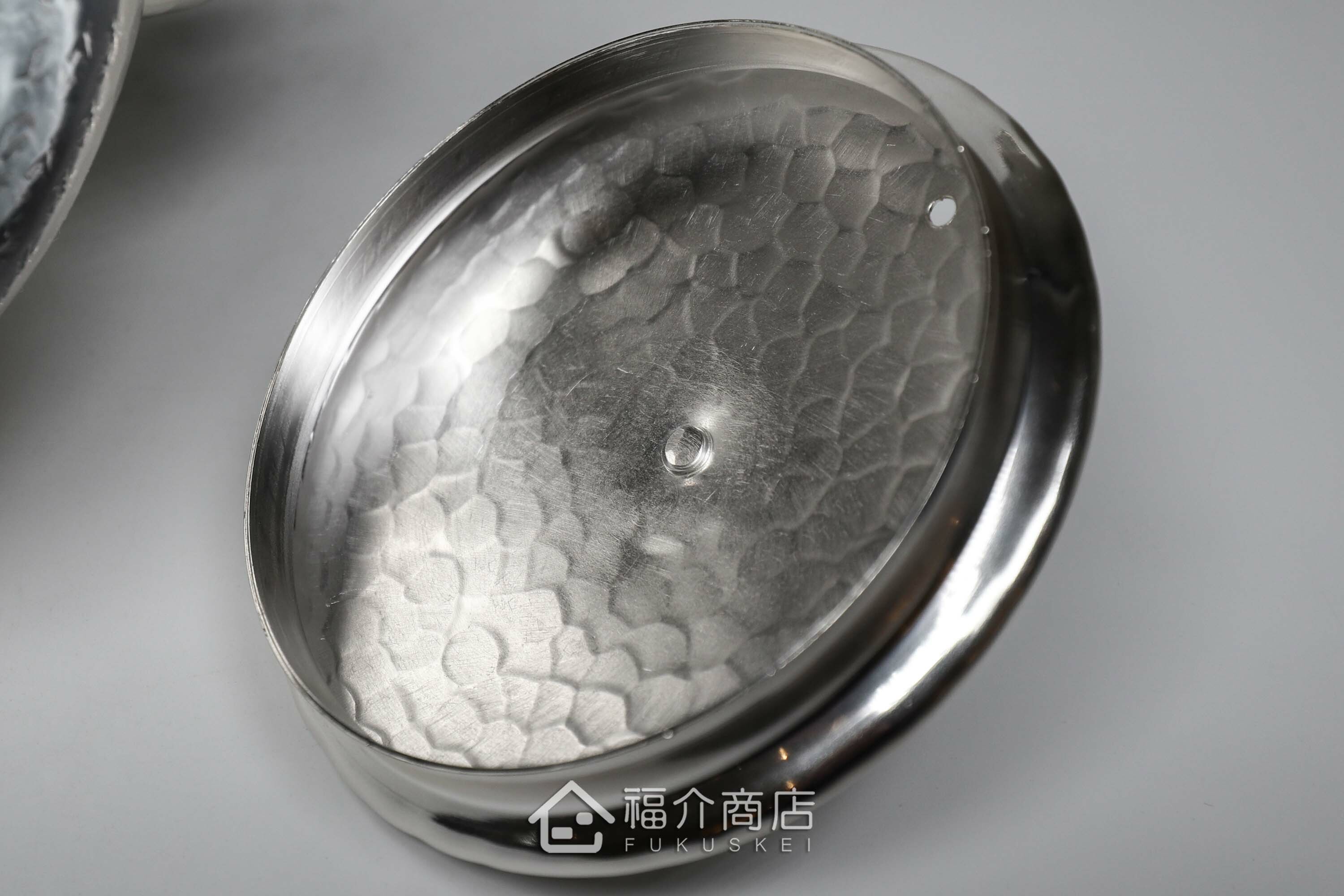 編織提樑造型的銅鍍銀壺