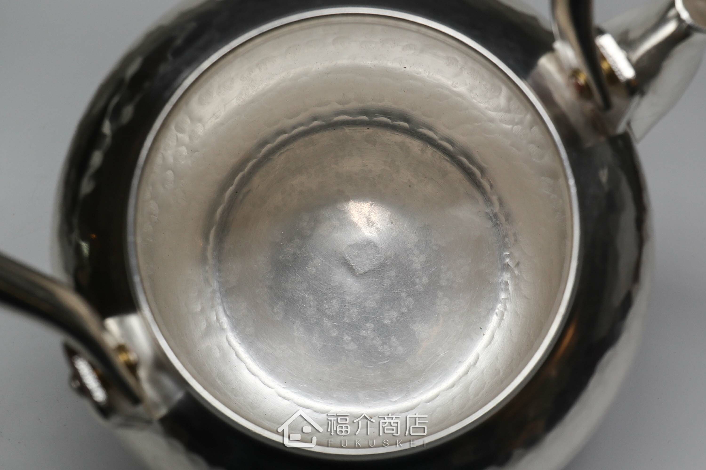 編織提樑造型的銅鍍銀壺