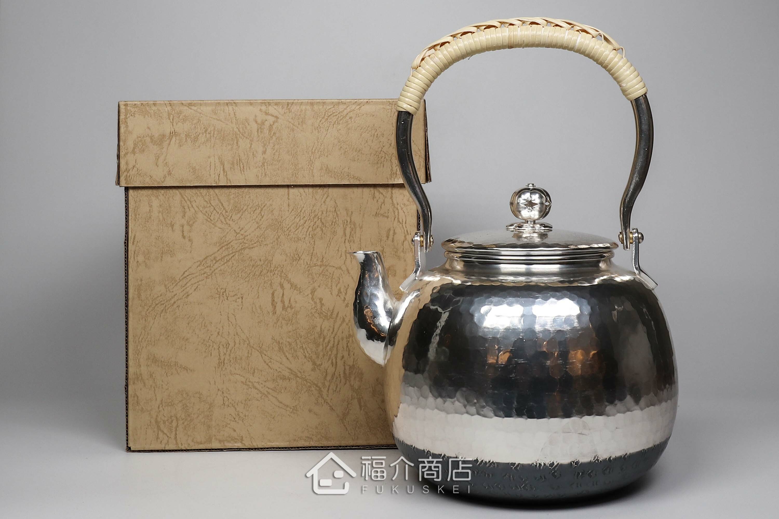 編織提樑造型的銅鍍銀壺