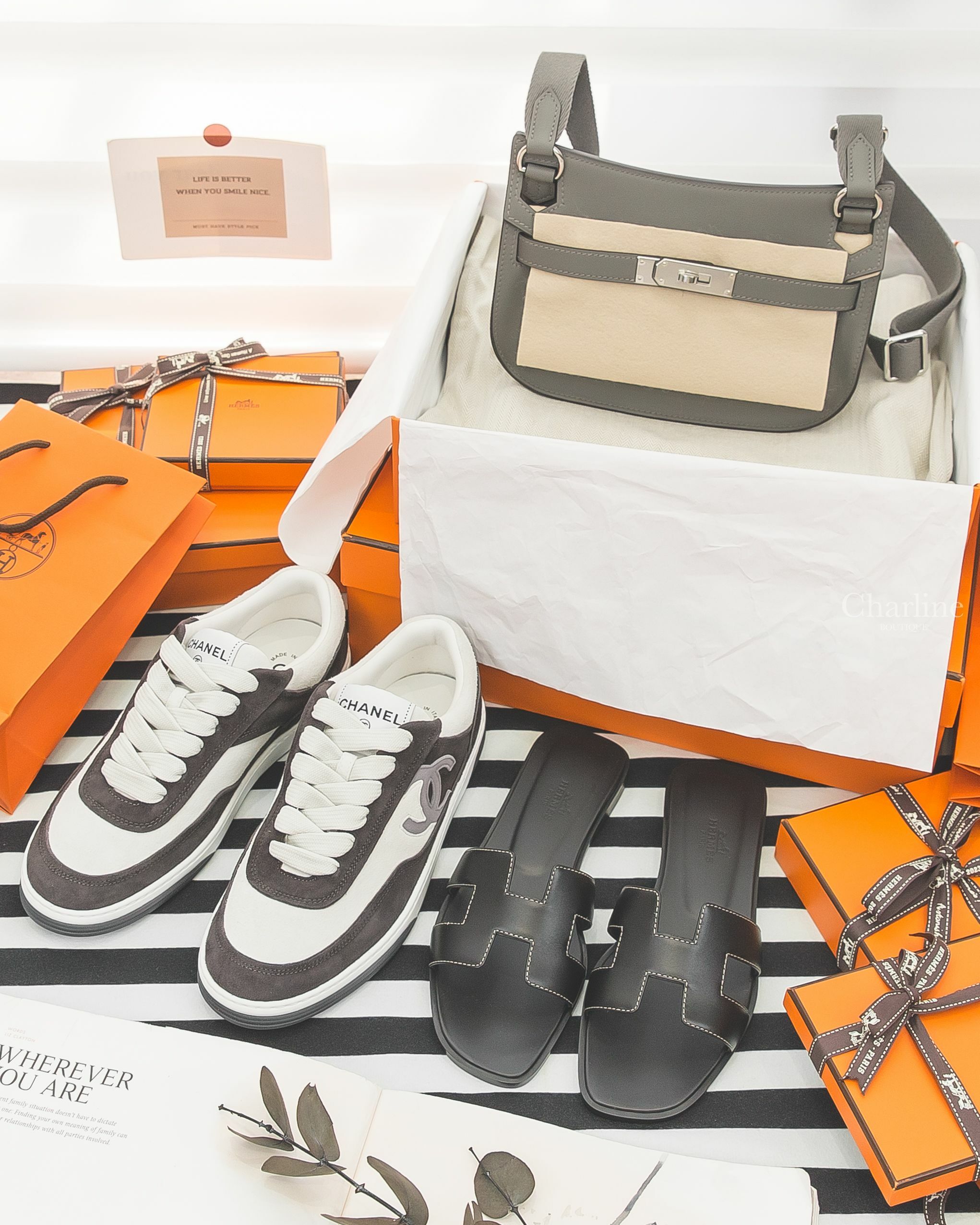 Hermès Oran Sandals 黑色 H Logo 小牛皮平底拖鞋,Hermès Jypsiere Mini U刻積雨雲灰銀釦迷你肩背包,Chanel Trainers 白色拼黑色灰CC麂皮運動鞋-Charline Boutique 精品代購