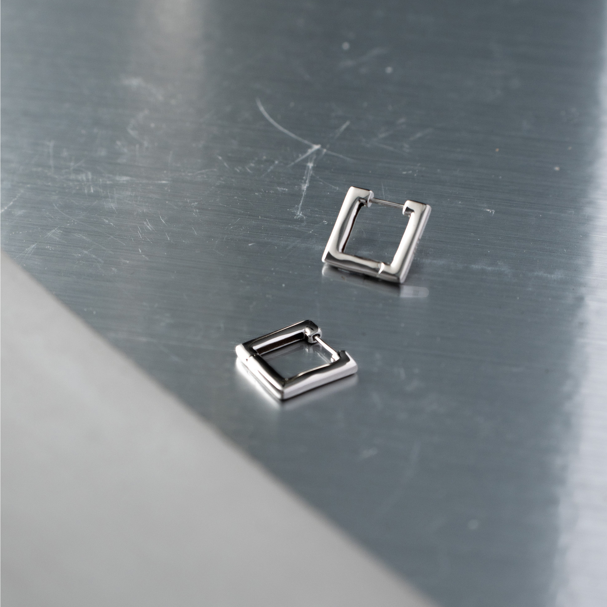 【BLUZ】925s 純銀幾何方形光面耳環