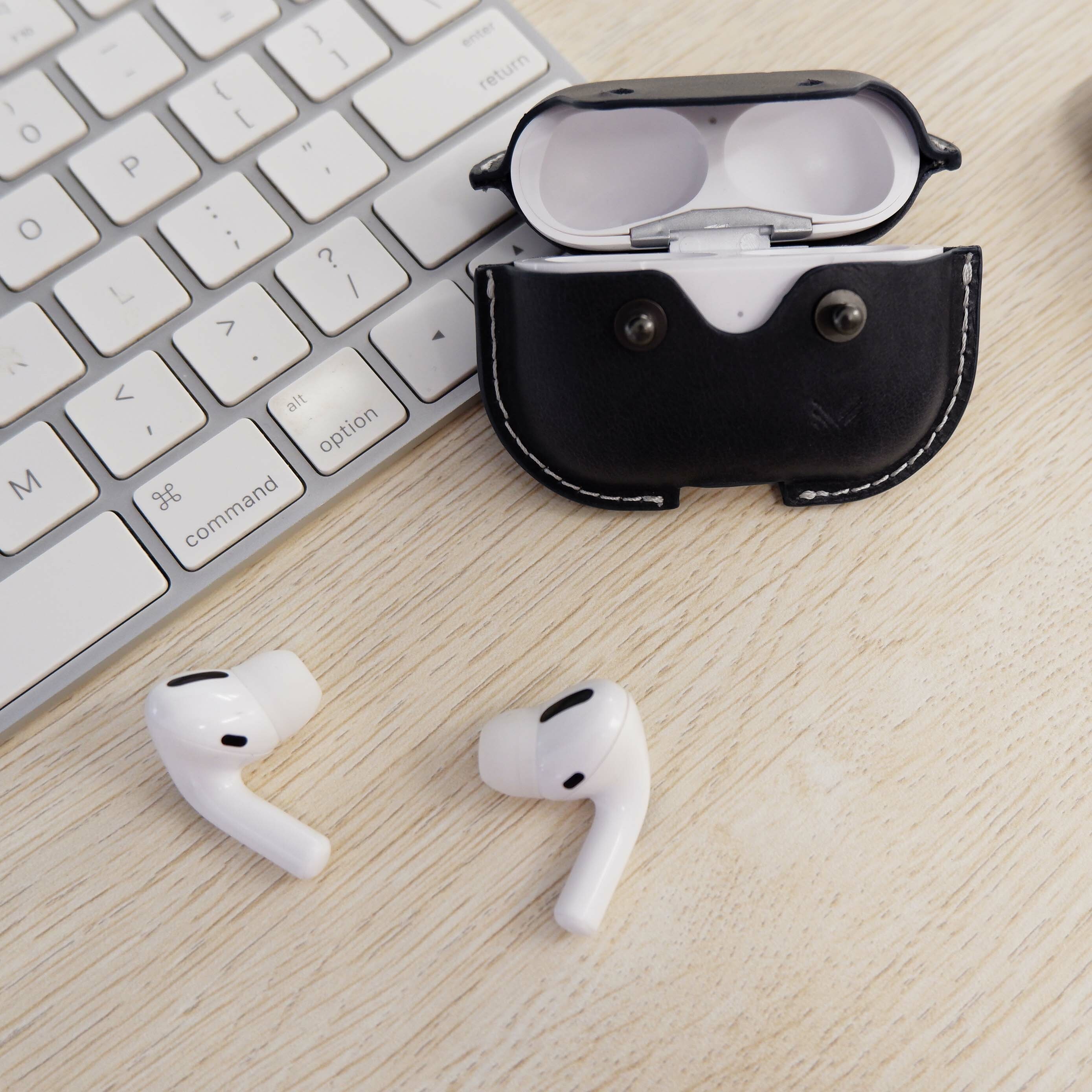 EXQUISITE | Vintage Genuine Leather Case for AirPods Pro 2021 - Black