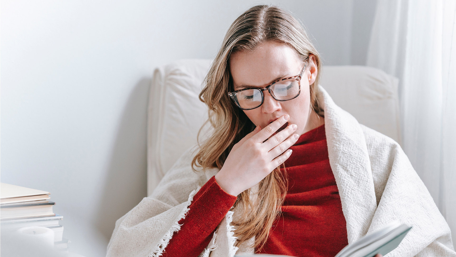 睡眠不足除了造成注意力不集中、工作效率降低、記憶力衰退等問題之外，還會增加對熱量的攝取，嚴重時可能會影響心血管健康。