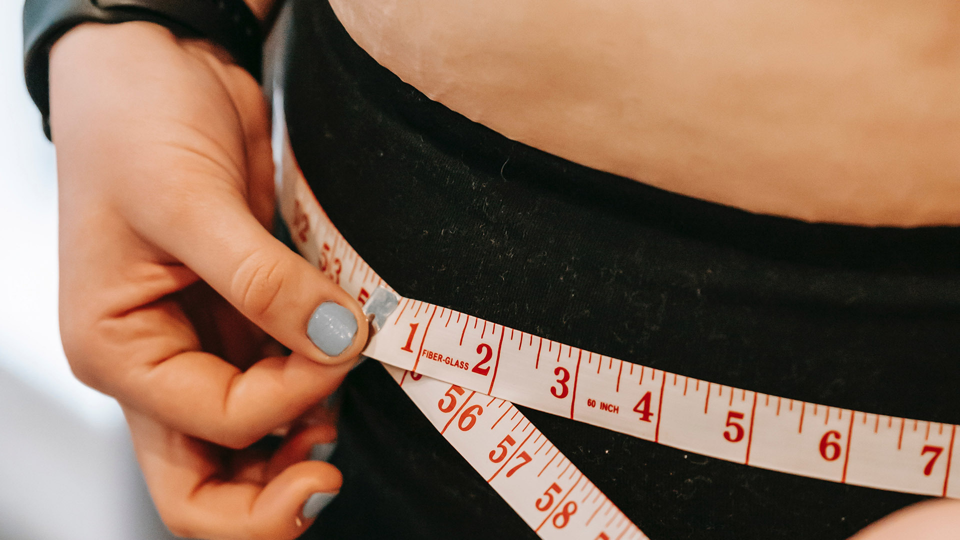 根據邁阿密大學醫學院的研究發現，睡眠時間過長(超過9小時)，可能導致神經認知功能下降，這也包括學習能力與記憶力的下降，睡太久可能使心臟疾病風險增加約35%至40%，另外與肥胖、糖尿病以及癌症均有相關。