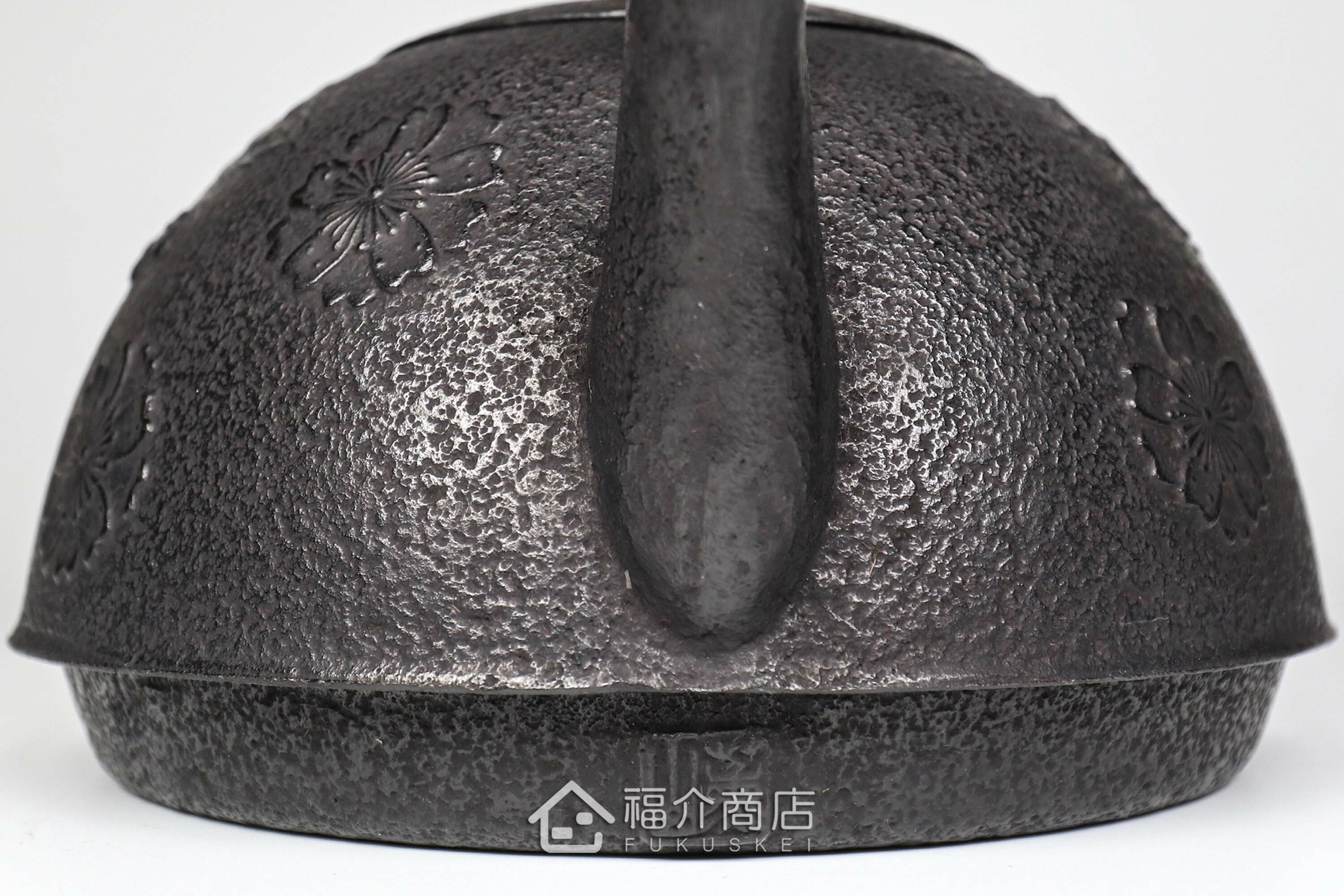 薰山工房落款的日本鐵壺