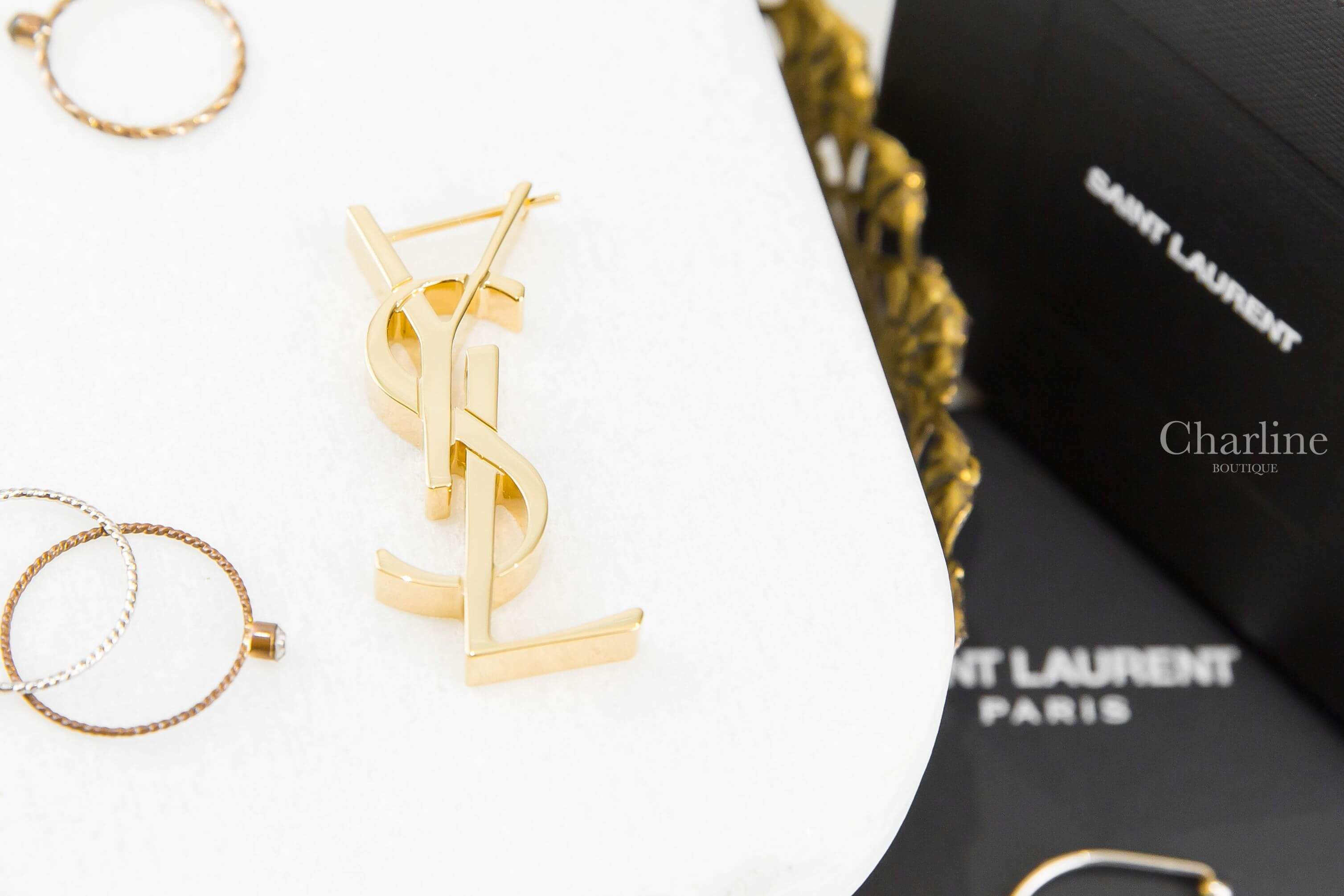 Saint Laurent Cassandre Single Earring In Metal 金色字母單邊垂墜耳環-Charline Boutique 精品代購