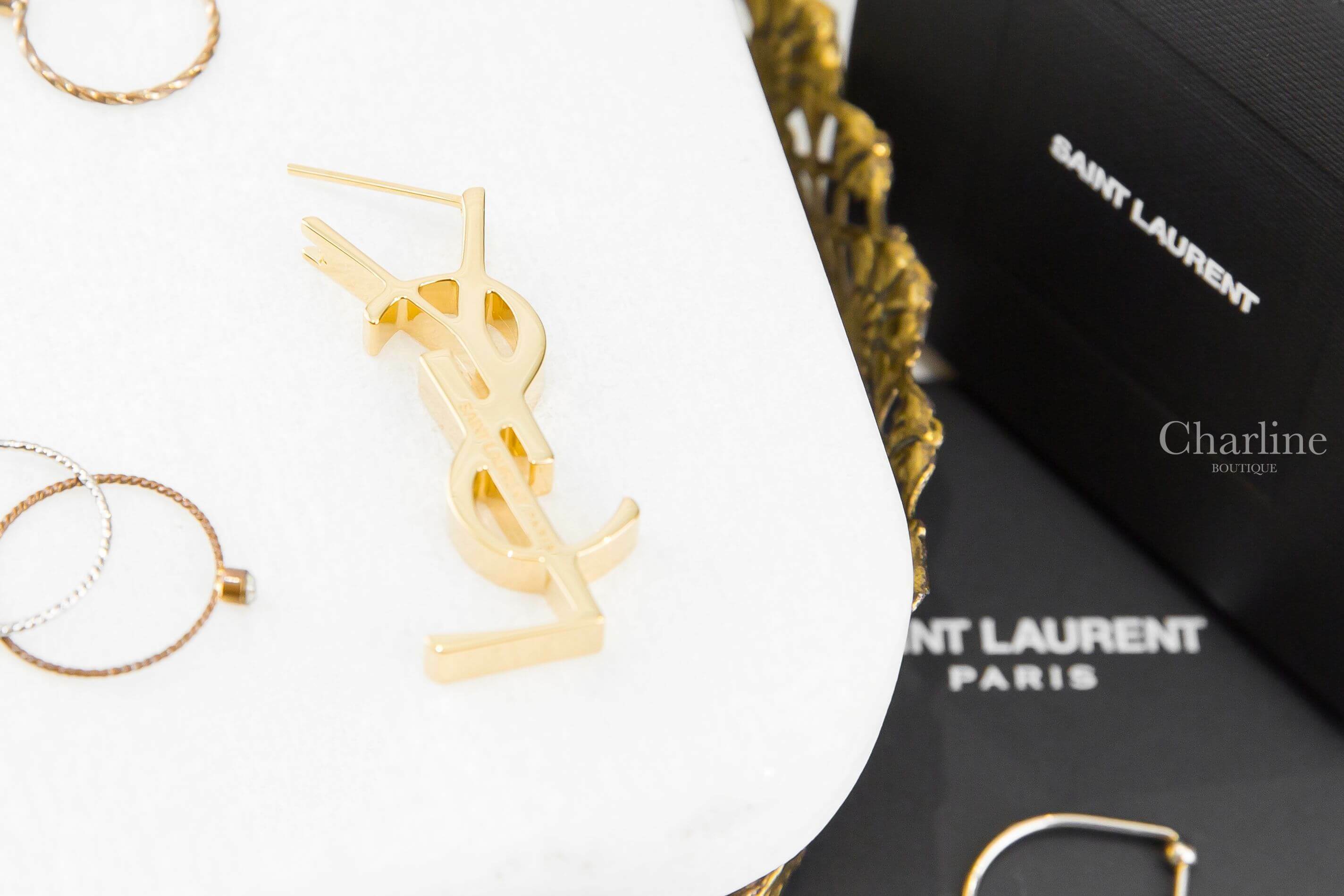 Saint Laurent Cassandre Single Earring In Metal 金色字母單邊垂墜耳環-Charline Boutique 精品代購
