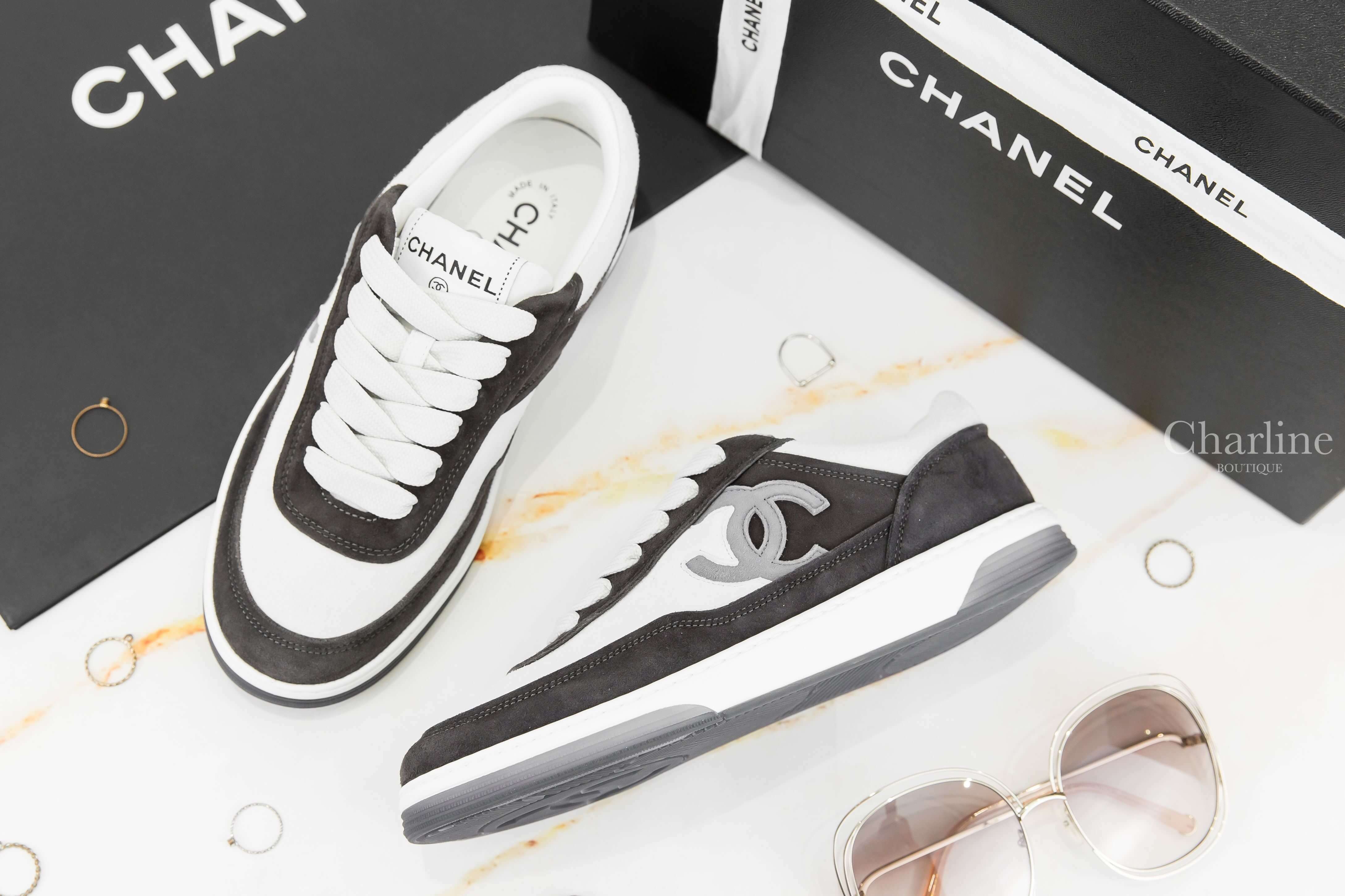 Chanel Trainers 白色拼黑色灰CC麂皮運動鞋-Charline Boutique 精品代購