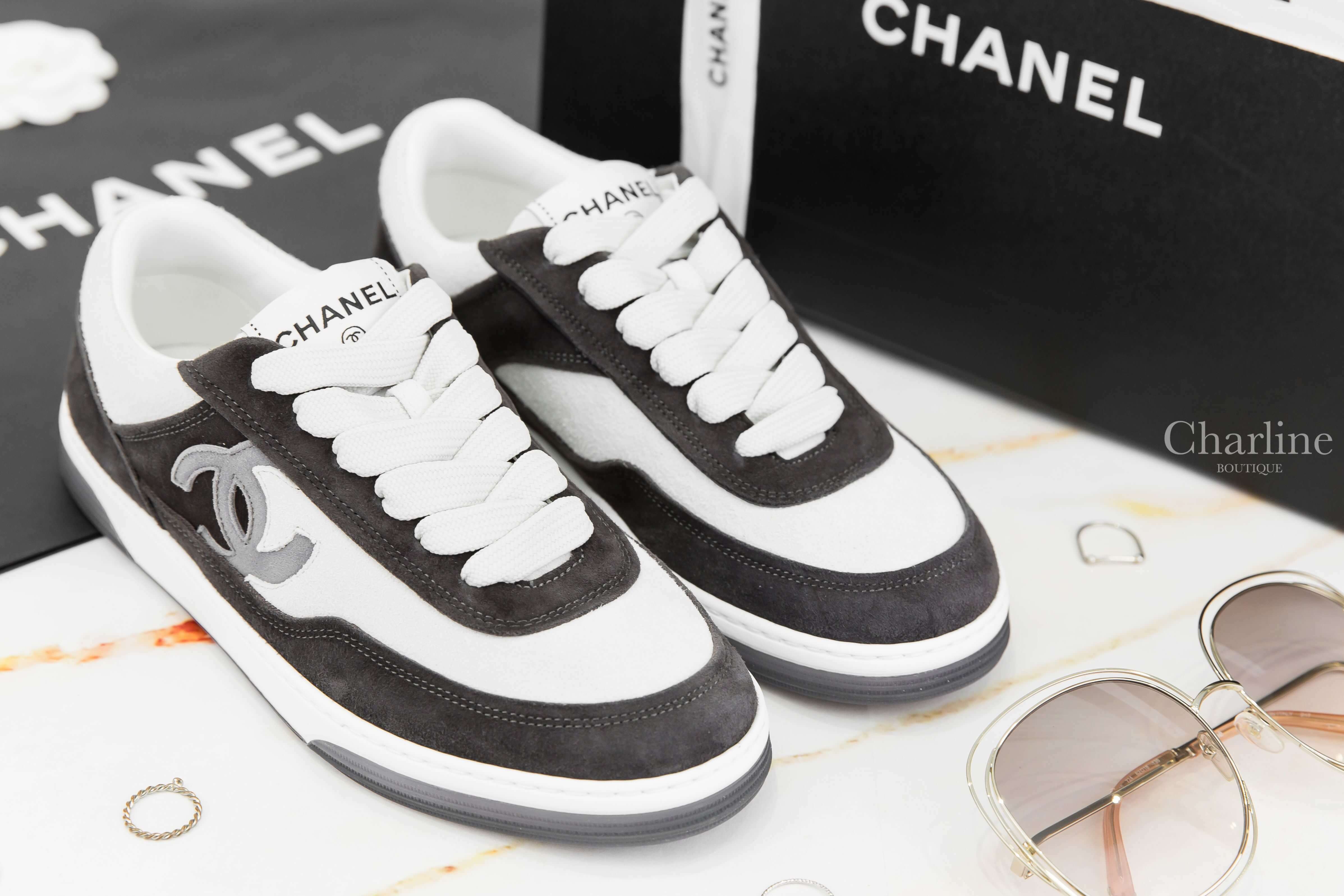Chanel Trainers 白色拼黑色灰CC麂皮運動鞋