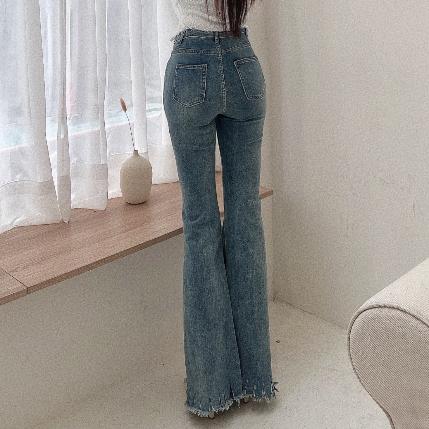 下破損好比例喇叭牛仔褲/二色