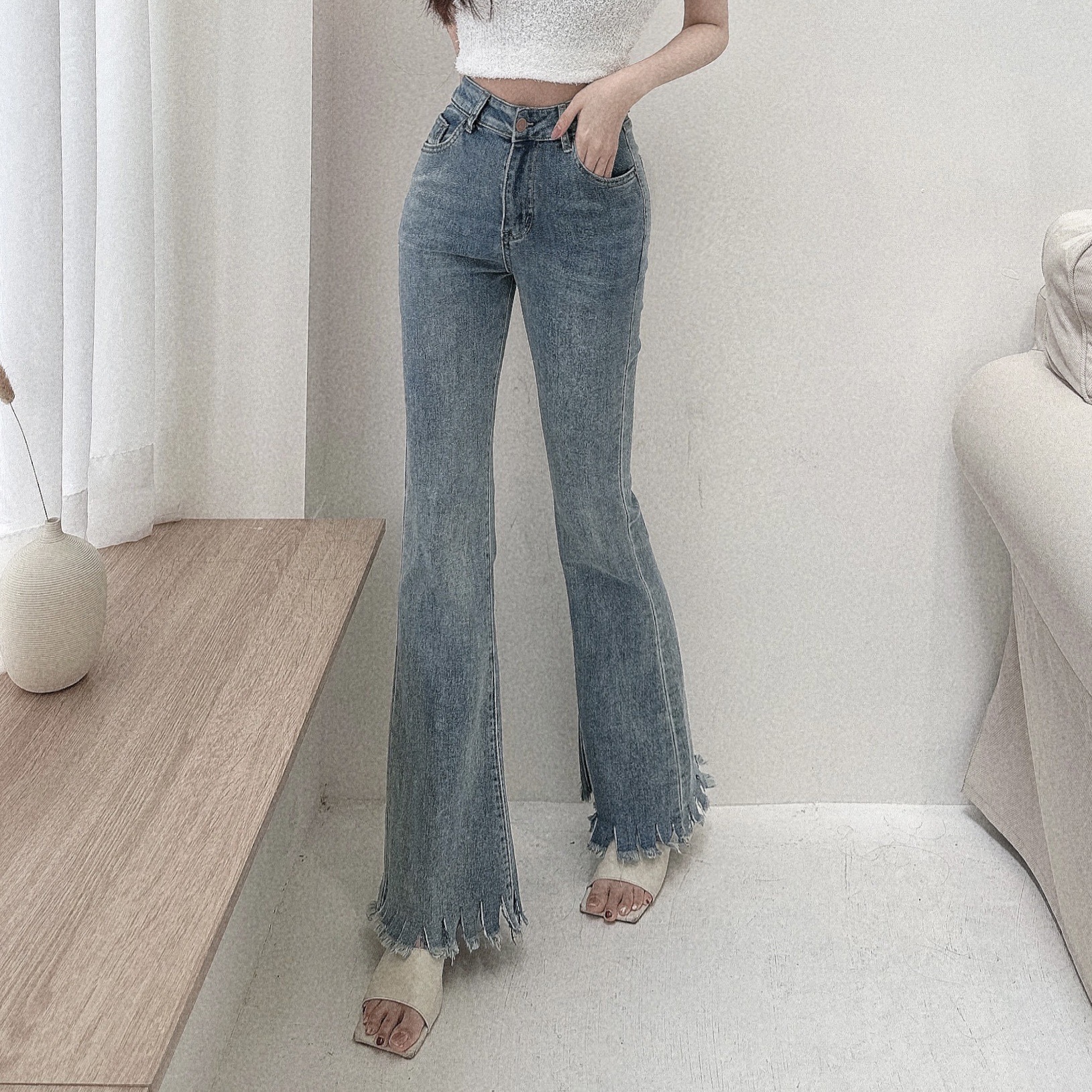 下破損好比例喇叭牛仔褲/二色