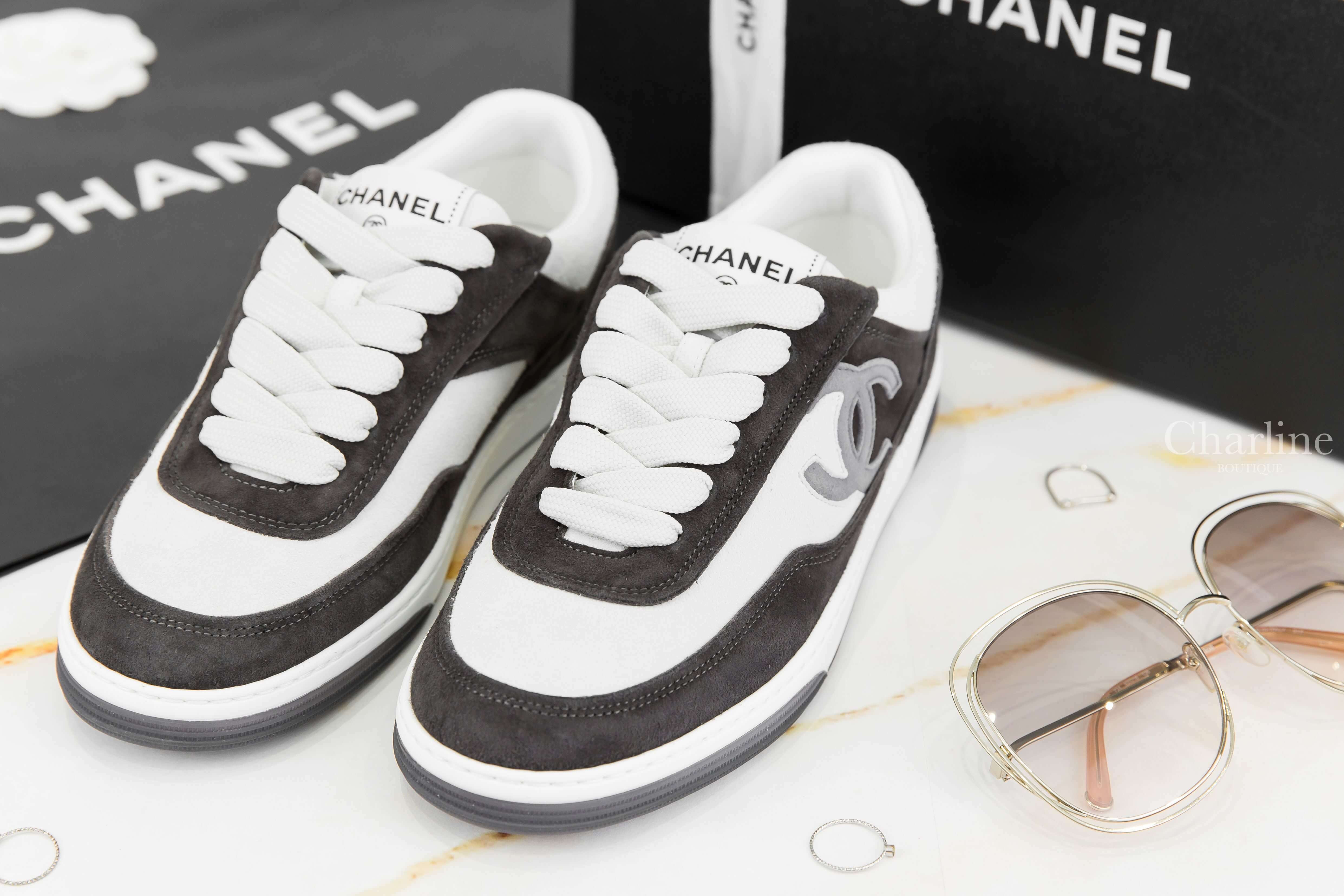 Chanel Trainers 白色拼黑色灰CC麂皮運動鞋-Charline Boutique 精品代購