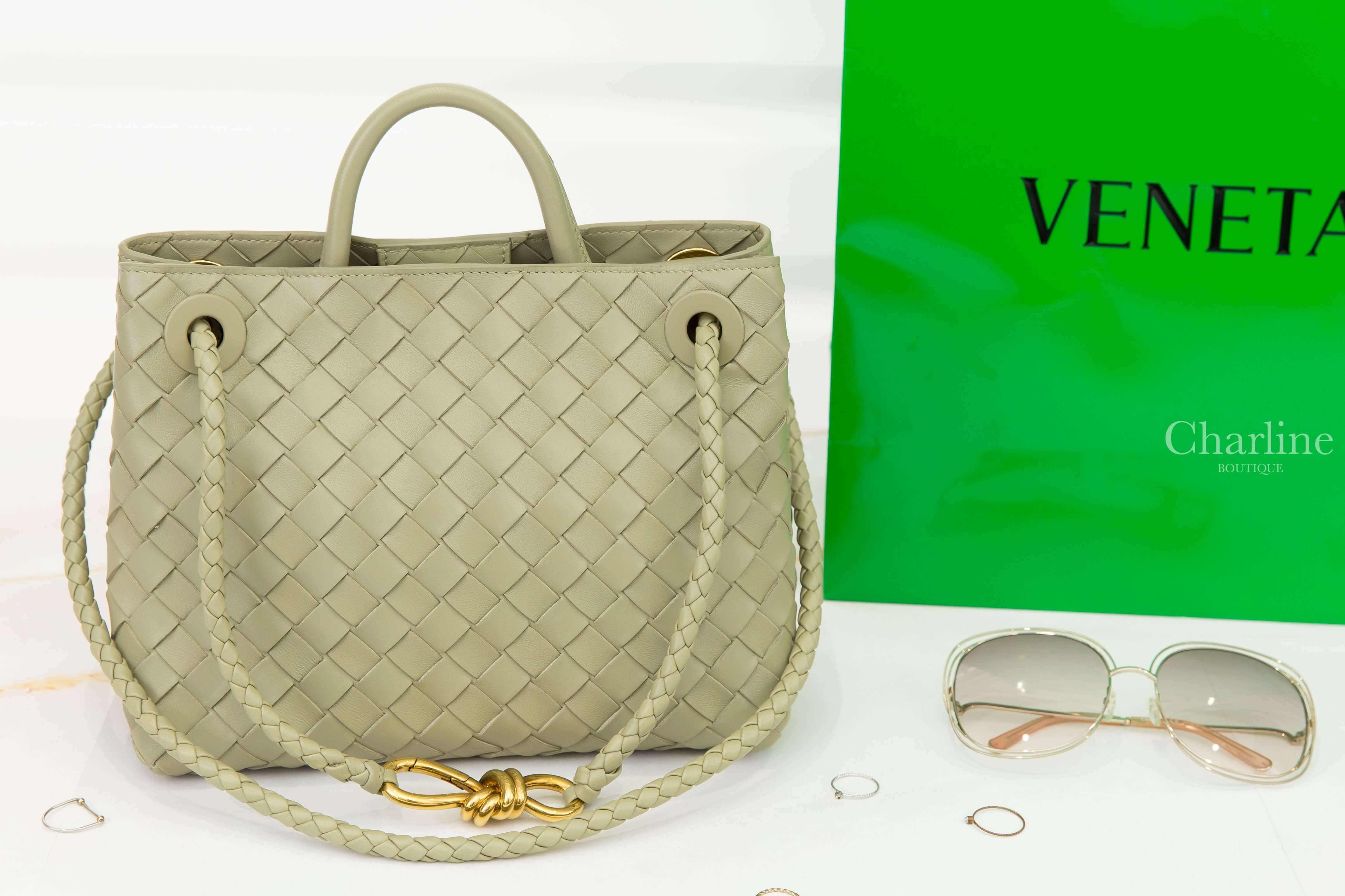 Bottega Veneta Small Andiamo 洞石綠金色扭結釦編織小羊皮小型手提肩背包-Charline Boutique 精品代購
