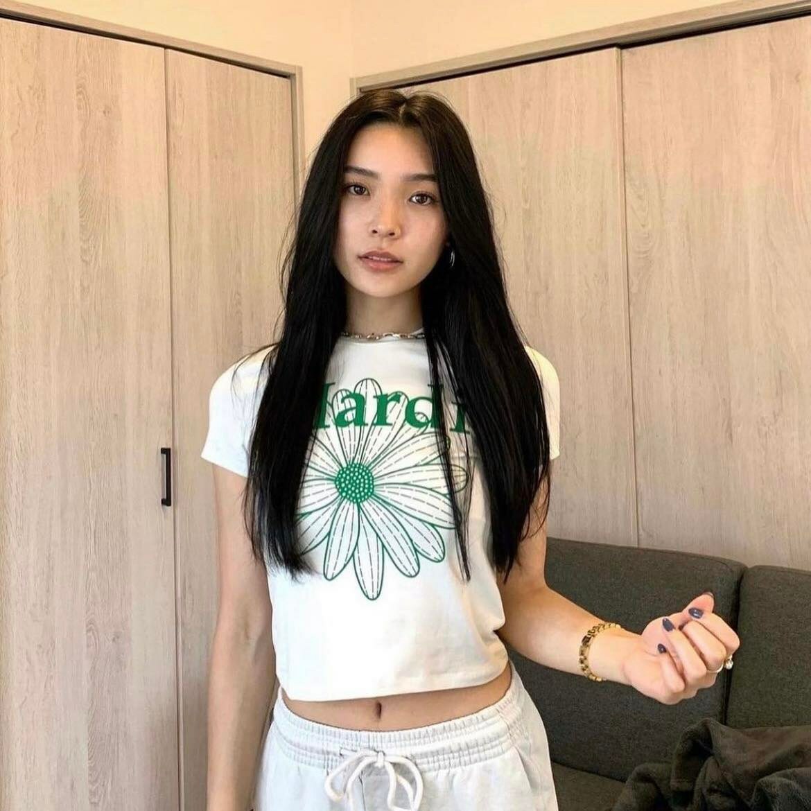 MARDI MERCREDI FLOWER CROPPED TEE - LIGHTBEIGE GREEN