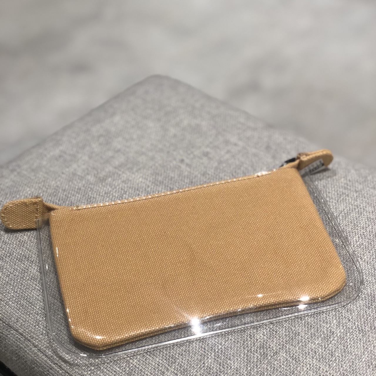 FONDATION LOUIS VUITTON 手拿包