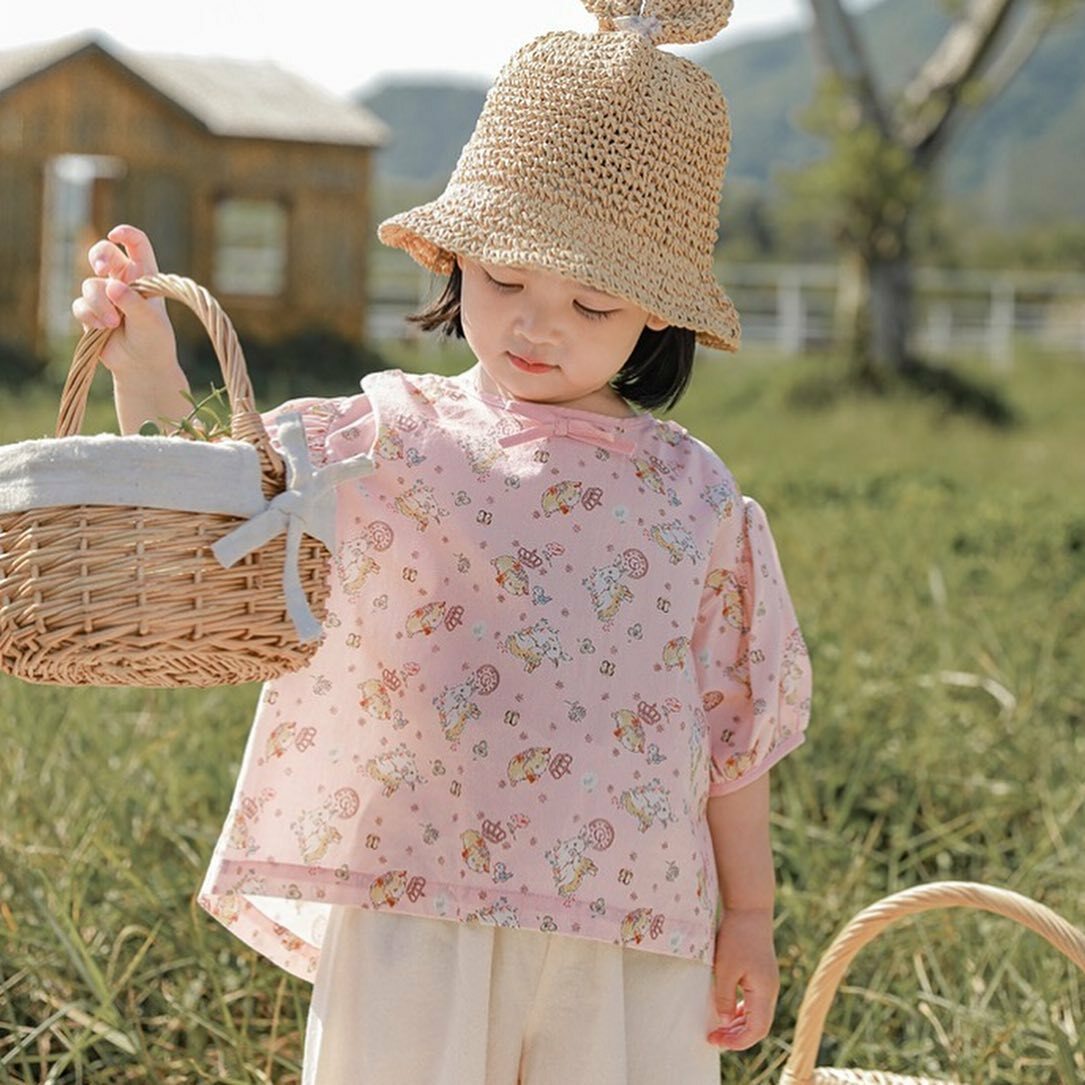 仲夏夜之夢-粉底兔小彭袖上衣