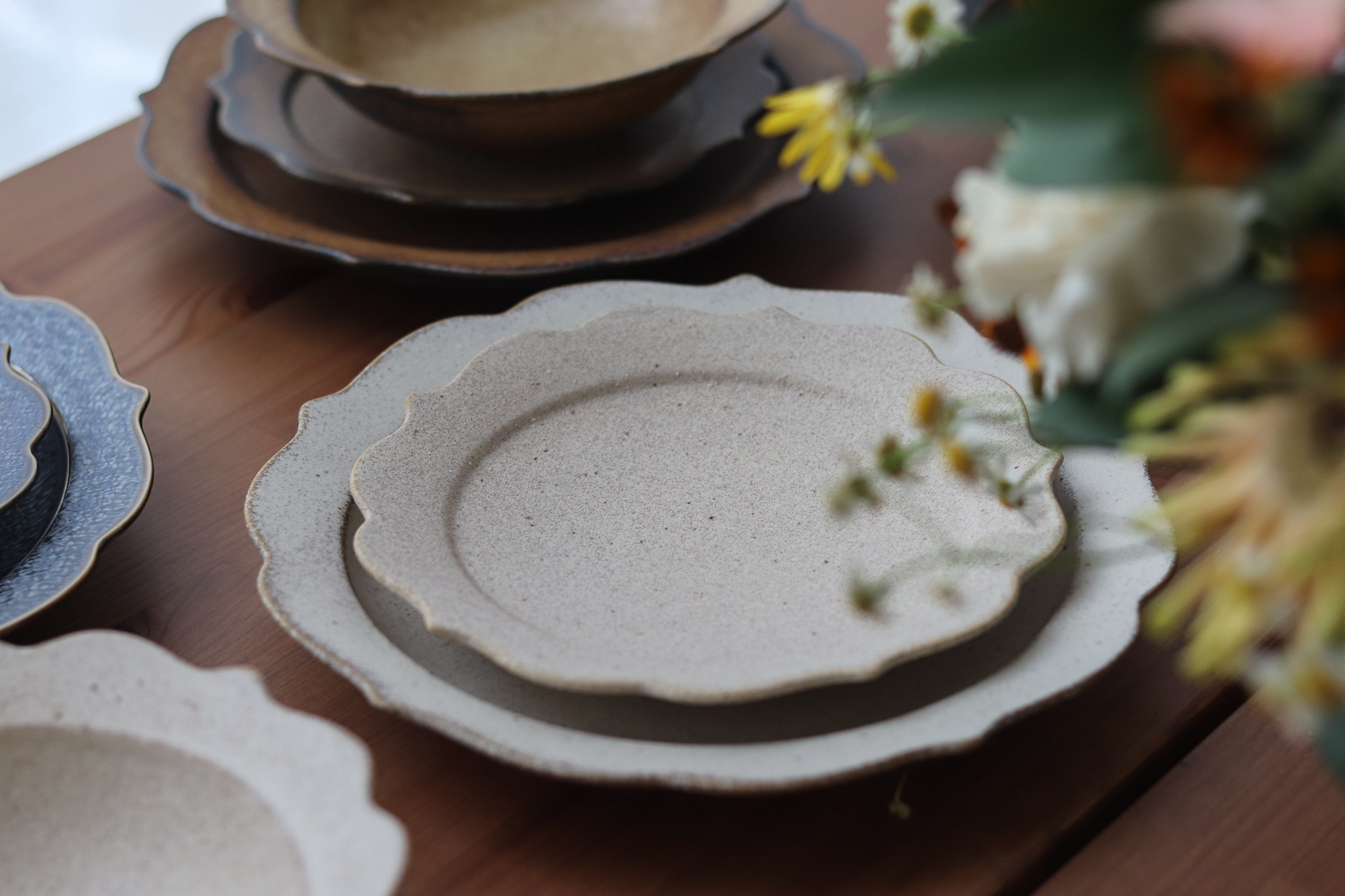 日本 美濃燒 桔梗花邊 圓皿