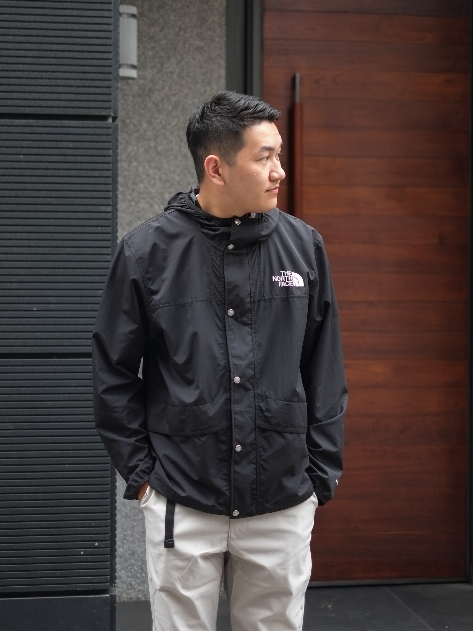 Thenorthface windbreaker on sale