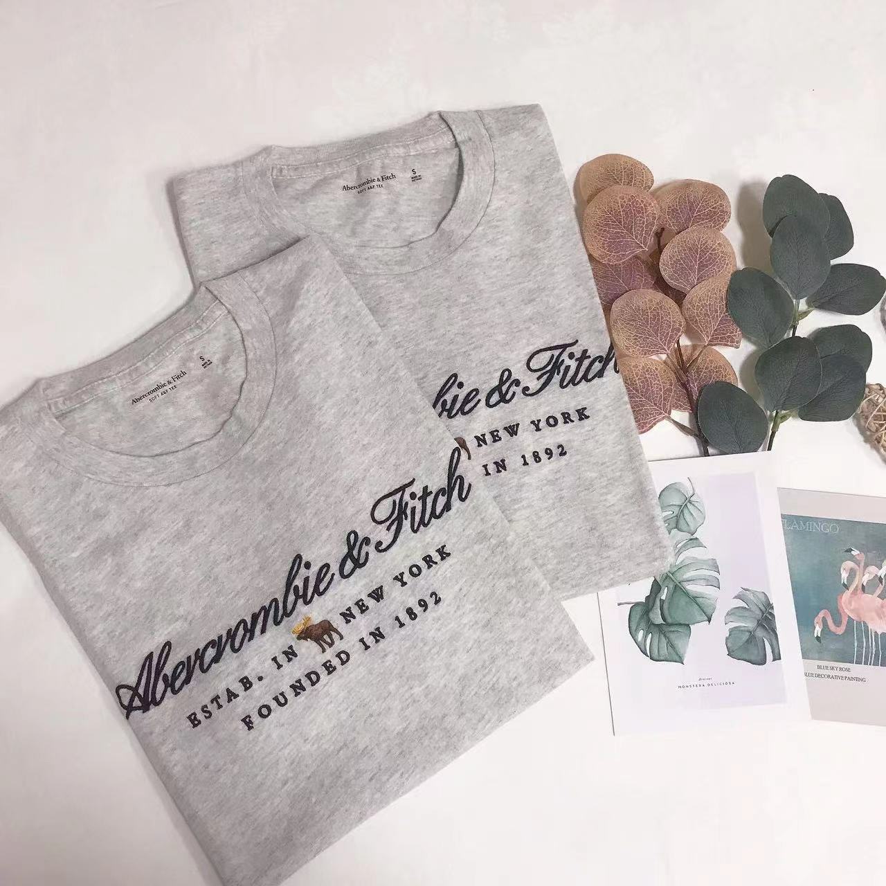 A & F MIDDLE LOGO TEE 刺繡款