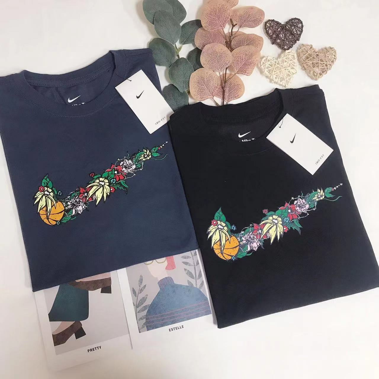NIKE FLOWER MIDDLE LOGO TEE