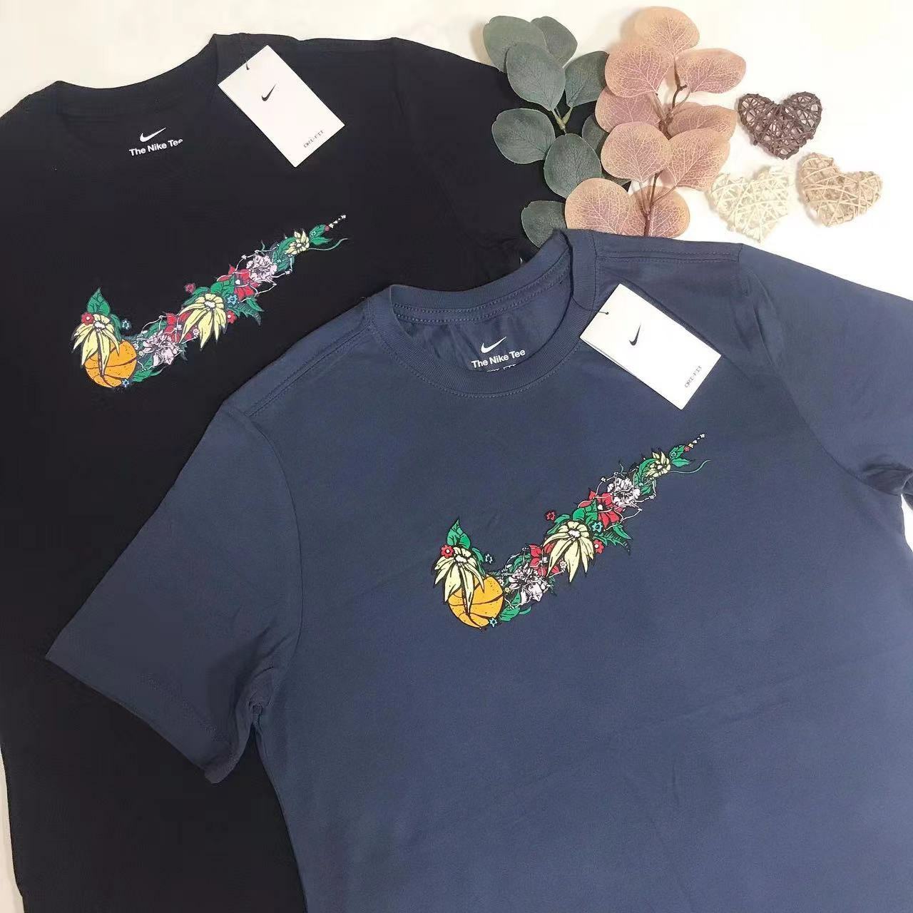 NIKE FLOWER MIDDLE LOGO TEE